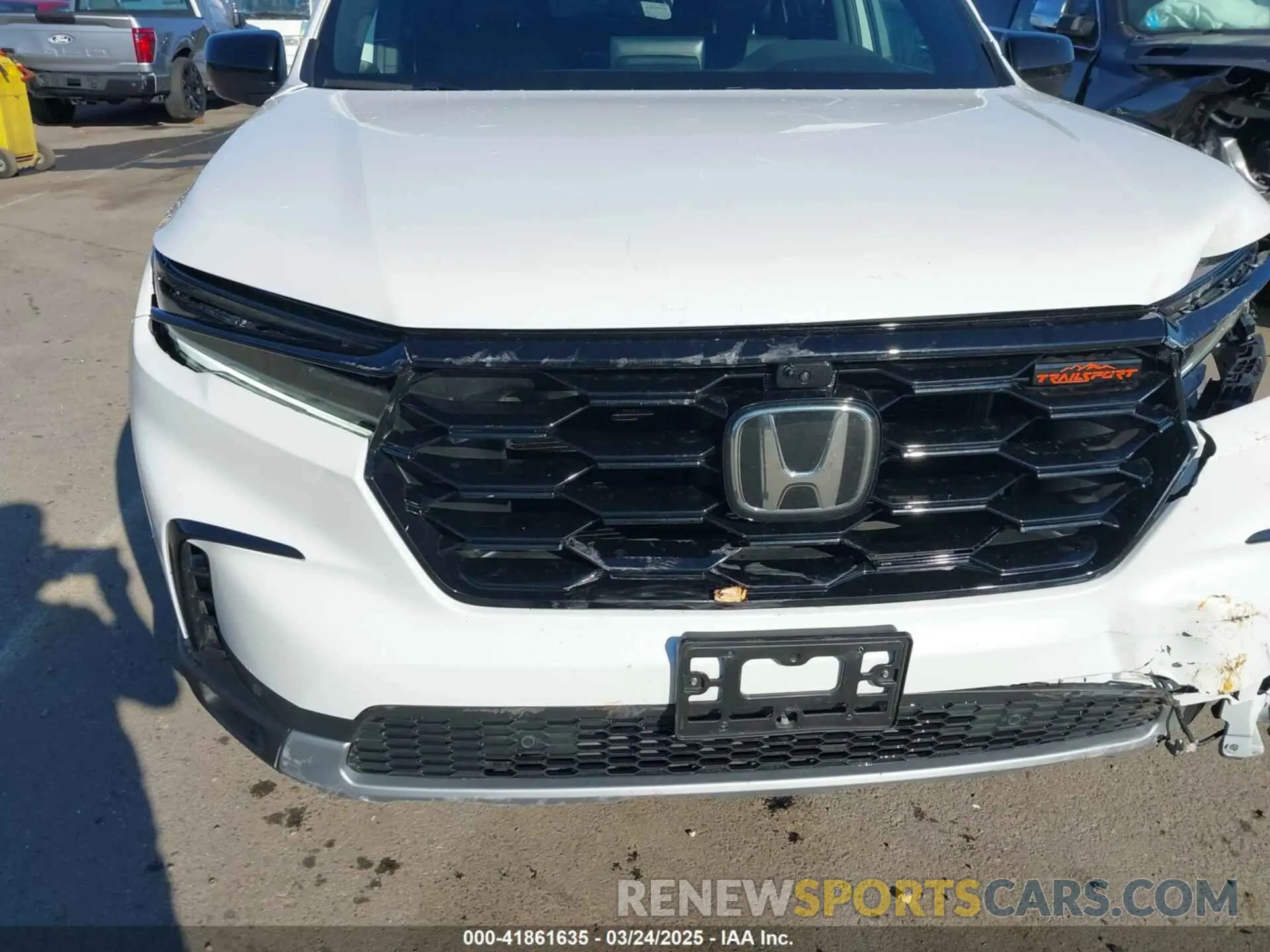 17 Photograph of a damaged car 5FNYG1H62RB016499 HONDA PILOT 2024