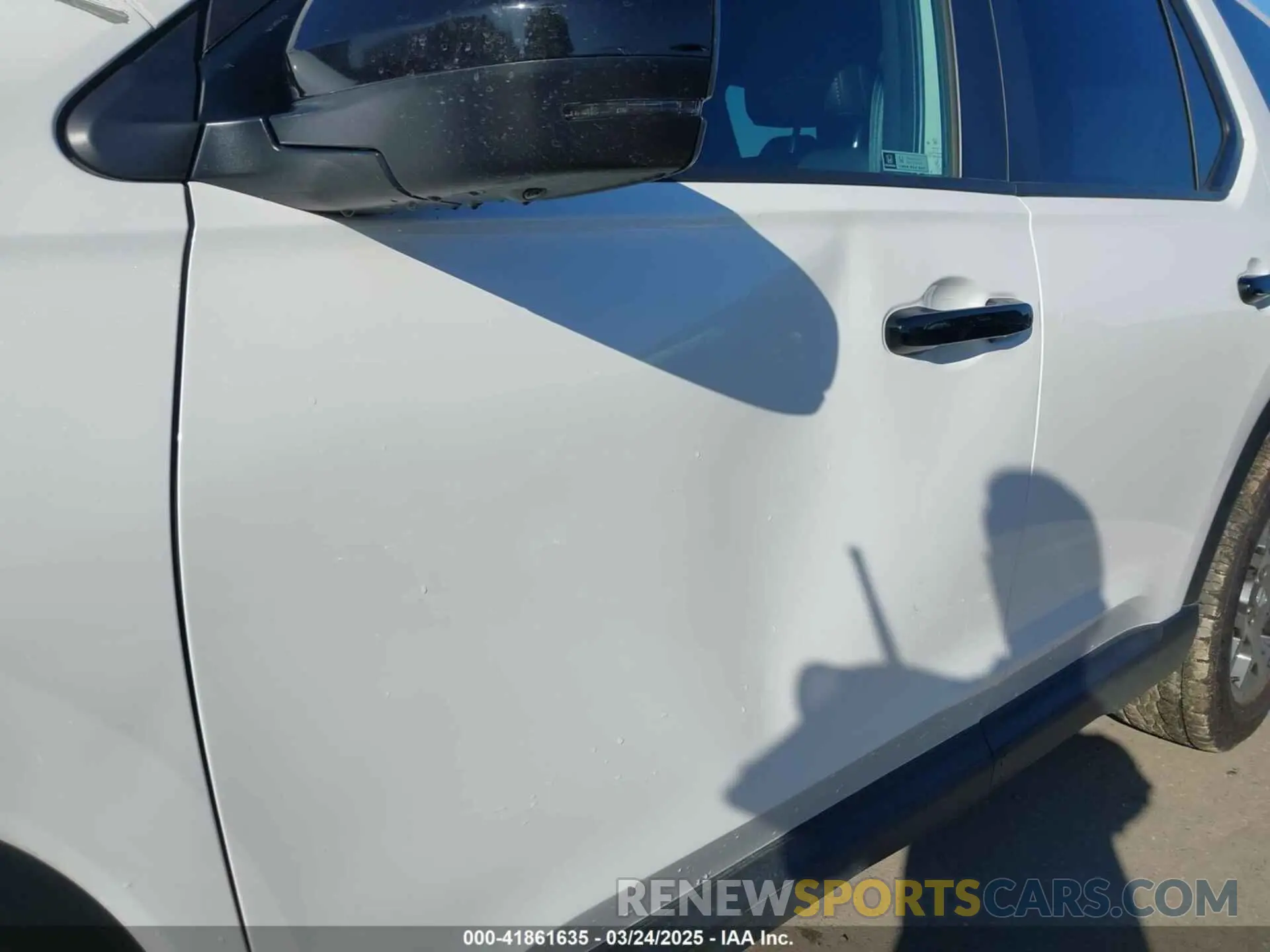 19 Photograph of a damaged car 5FNYG1H62RB016499 HONDA PILOT 2024
