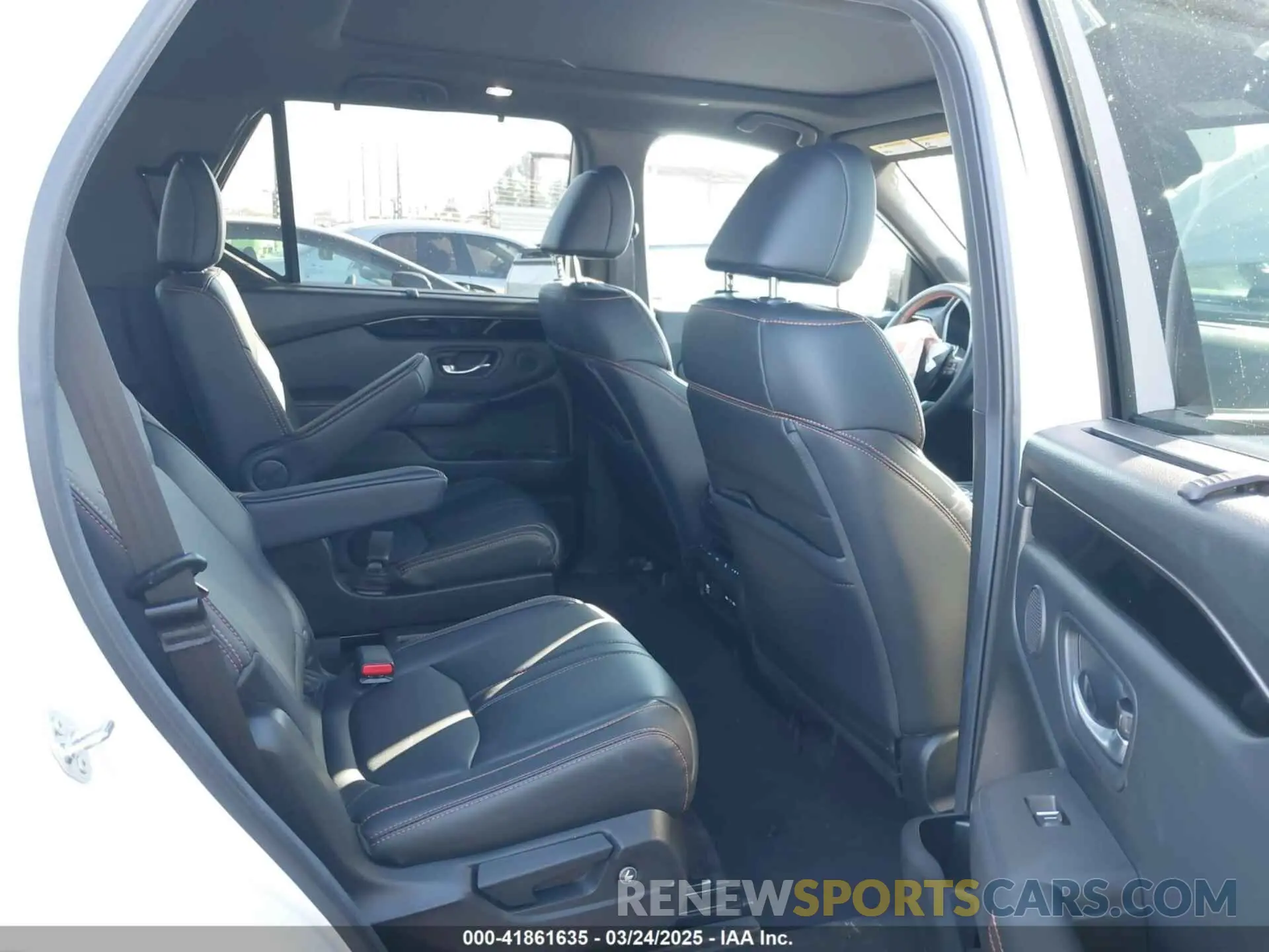 8 Photograph of a damaged car 5FNYG1H62RB016499 HONDA PILOT 2024