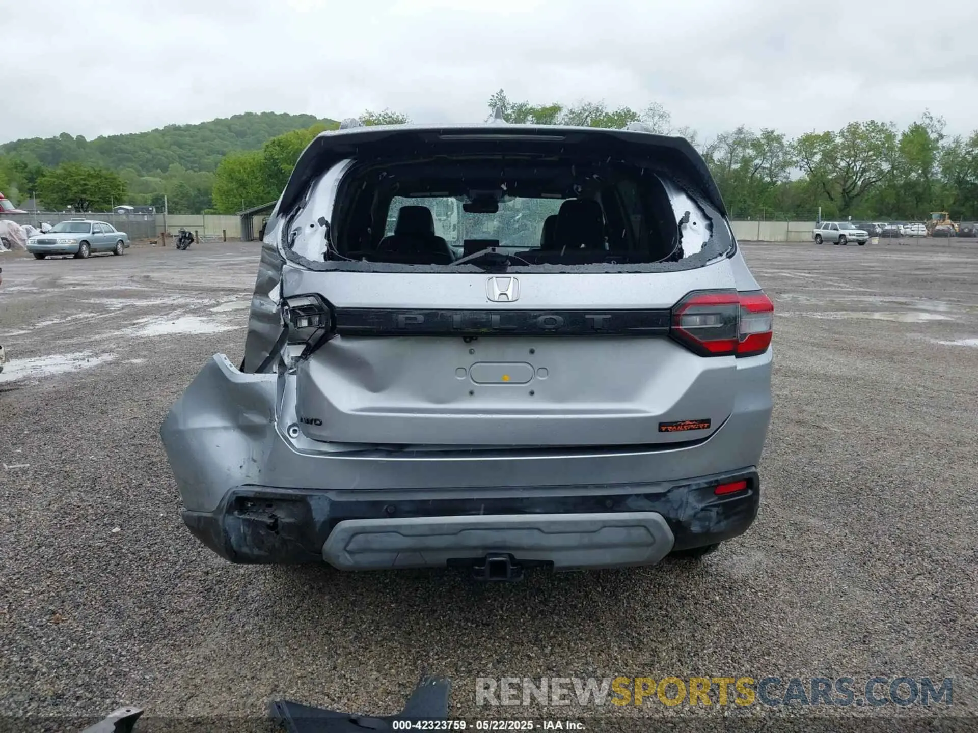 17 Photograph of a damaged car 5FNYG1H63RB039600 HONDA PILOT 2024