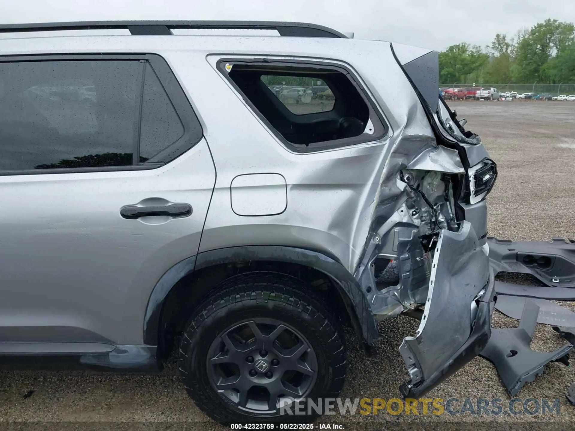 18 Photograph of a damaged car 5FNYG1H63RB039600 HONDA PILOT 2024