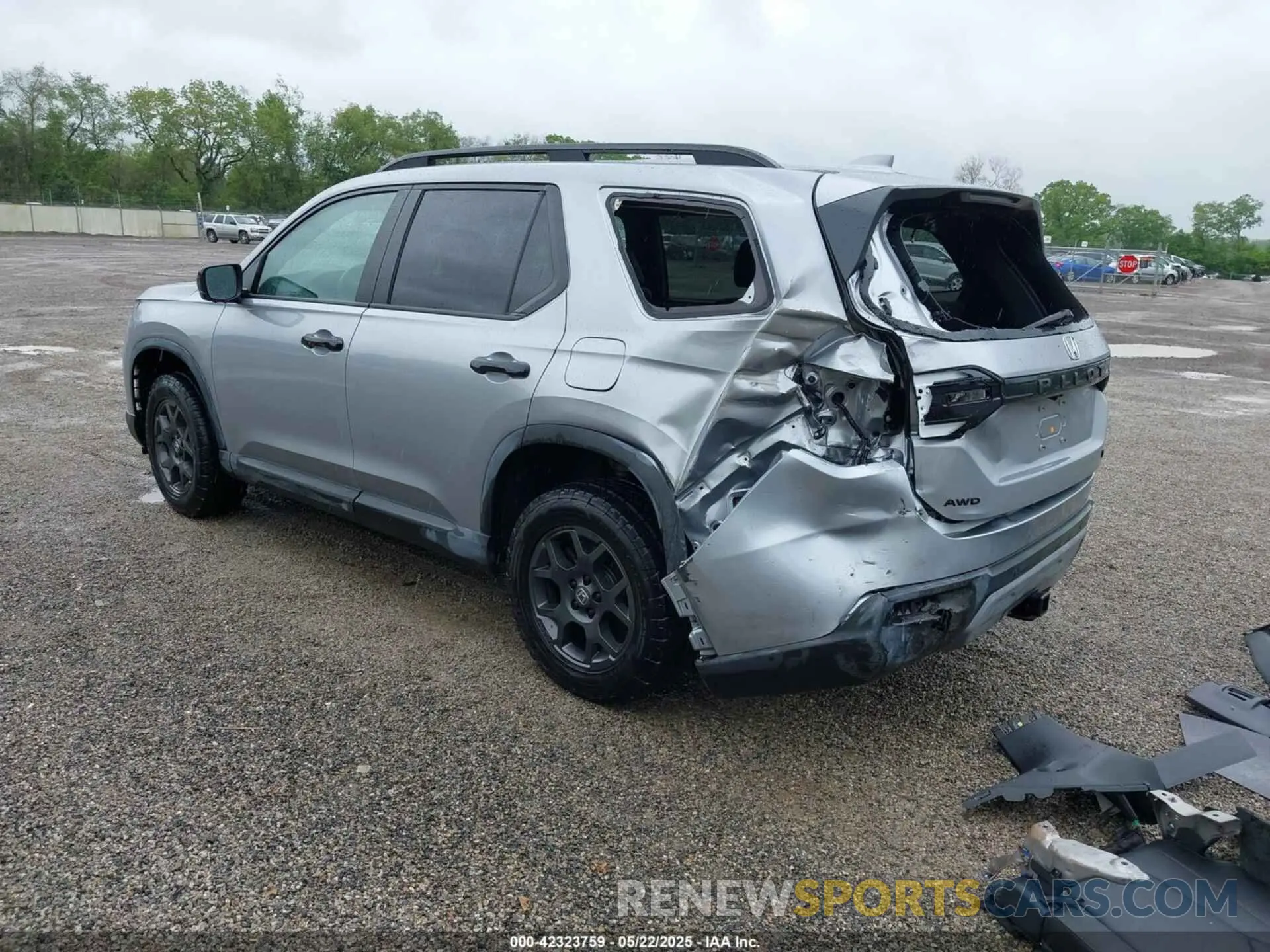 3 Photograph of a damaged car 5FNYG1H63RB039600 HONDA PILOT 2024