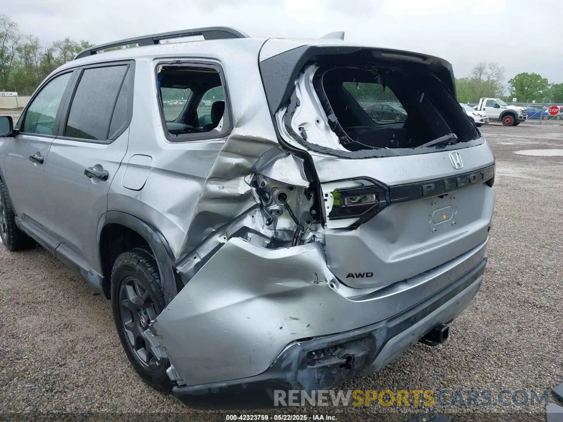 6 Photograph of a damaged car 5FNYG1H63RB039600 HONDA PILOT 2024