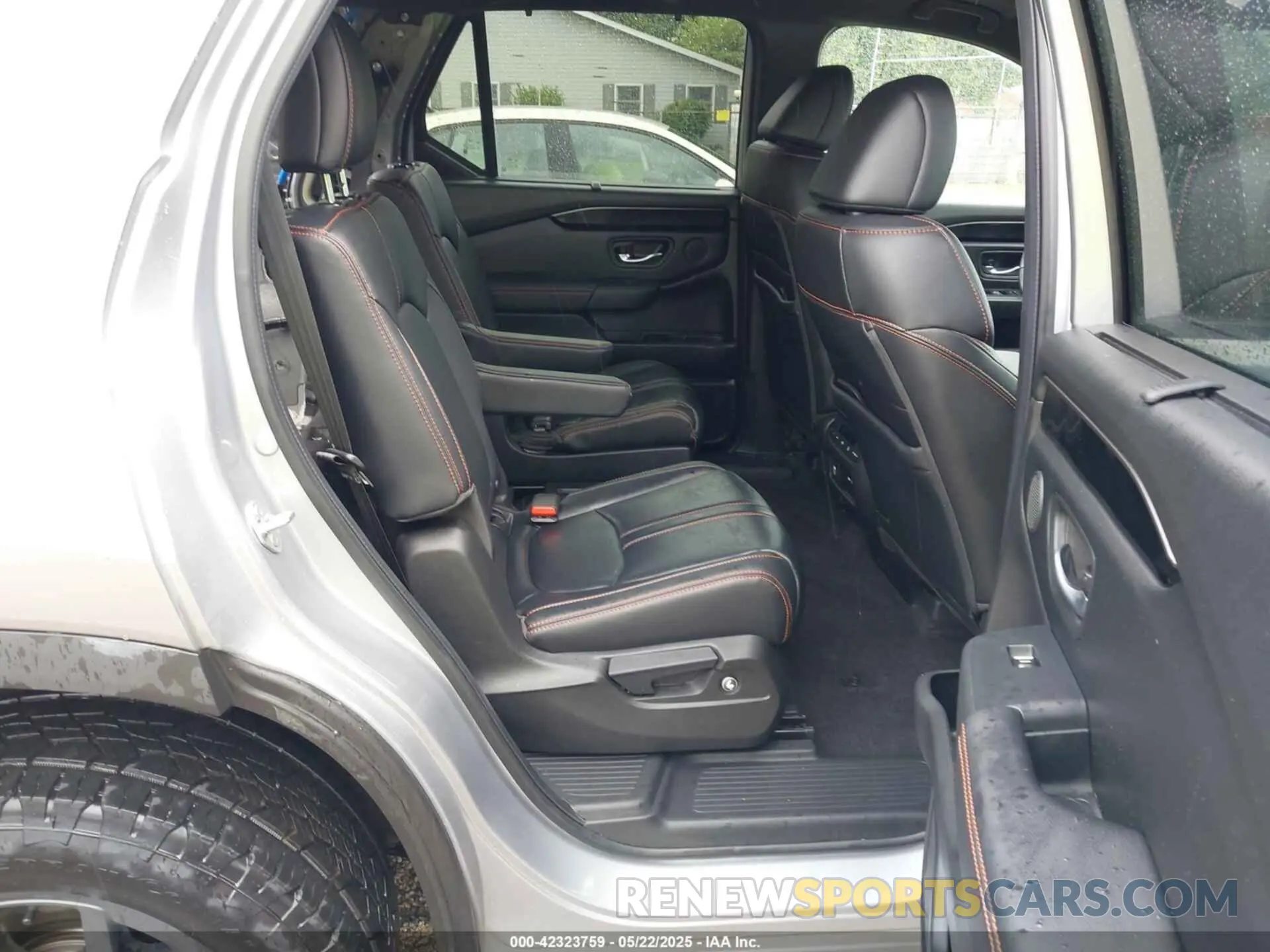 8 Photograph of a damaged car 5FNYG1H63RB039600 HONDA PILOT 2024