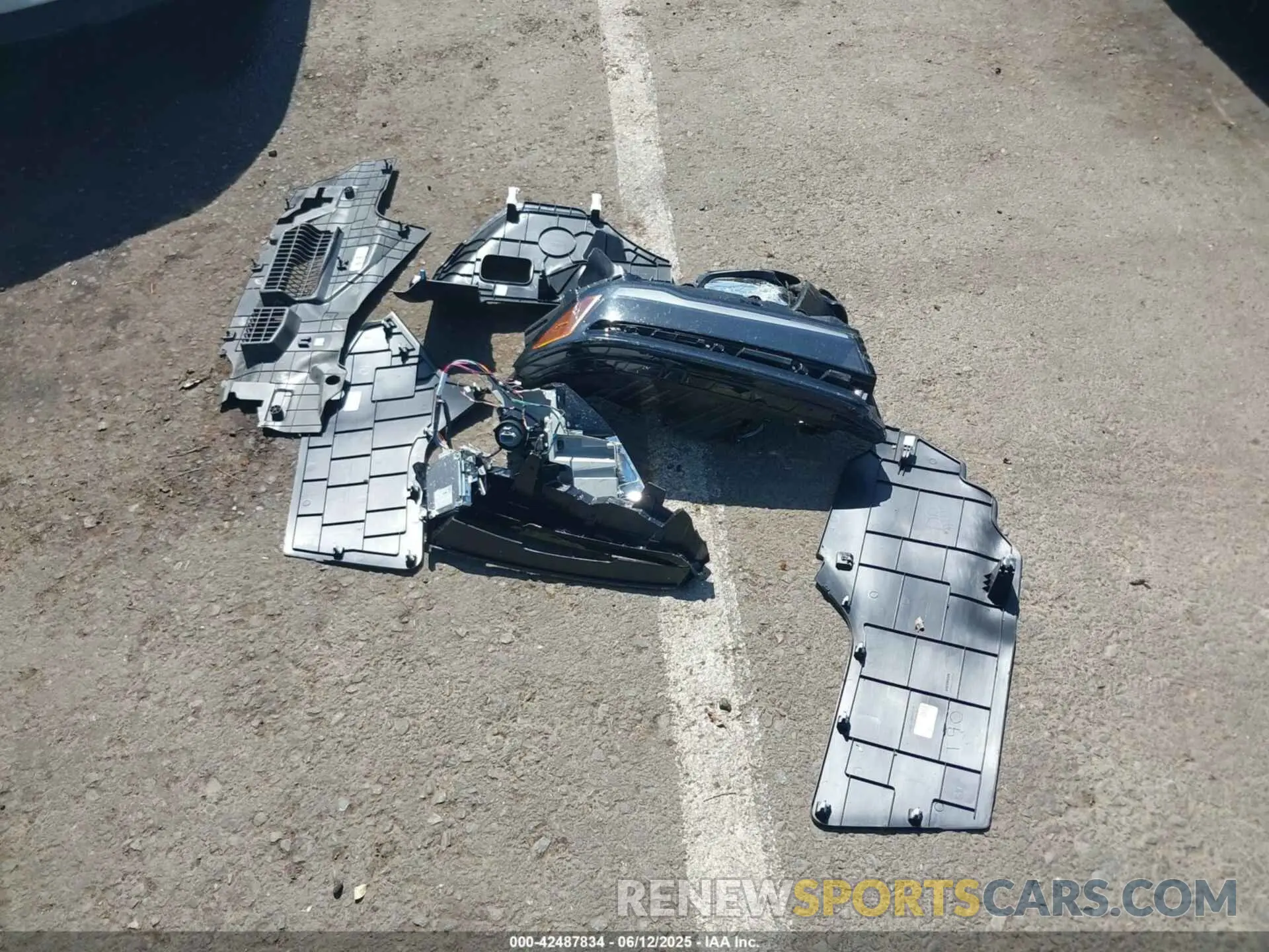 11 Photograph of a damaged car 5FNYG1H65RB046550 HONDA PILOT 2024