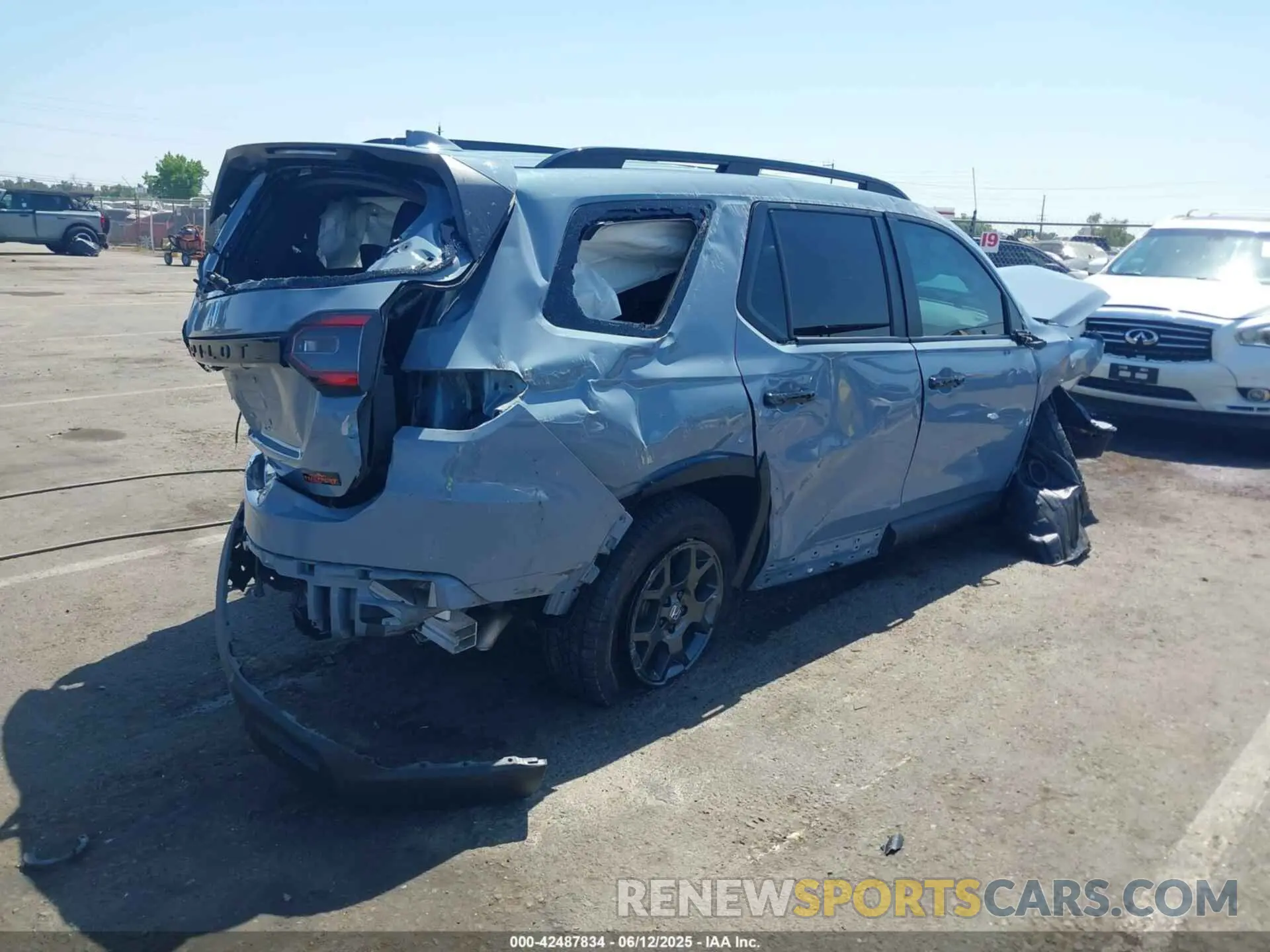 4 Photograph of a damaged car 5FNYG1H65RB046550 HONDA PILOT 2024