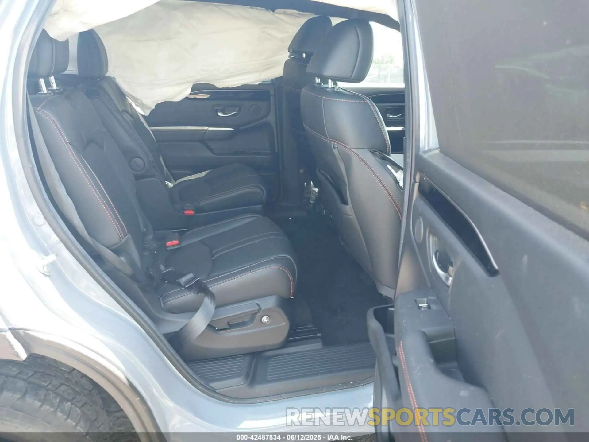 8 Photograph of a damaged car 5FNYG1H65RB046550 HONDA PILOT 2024