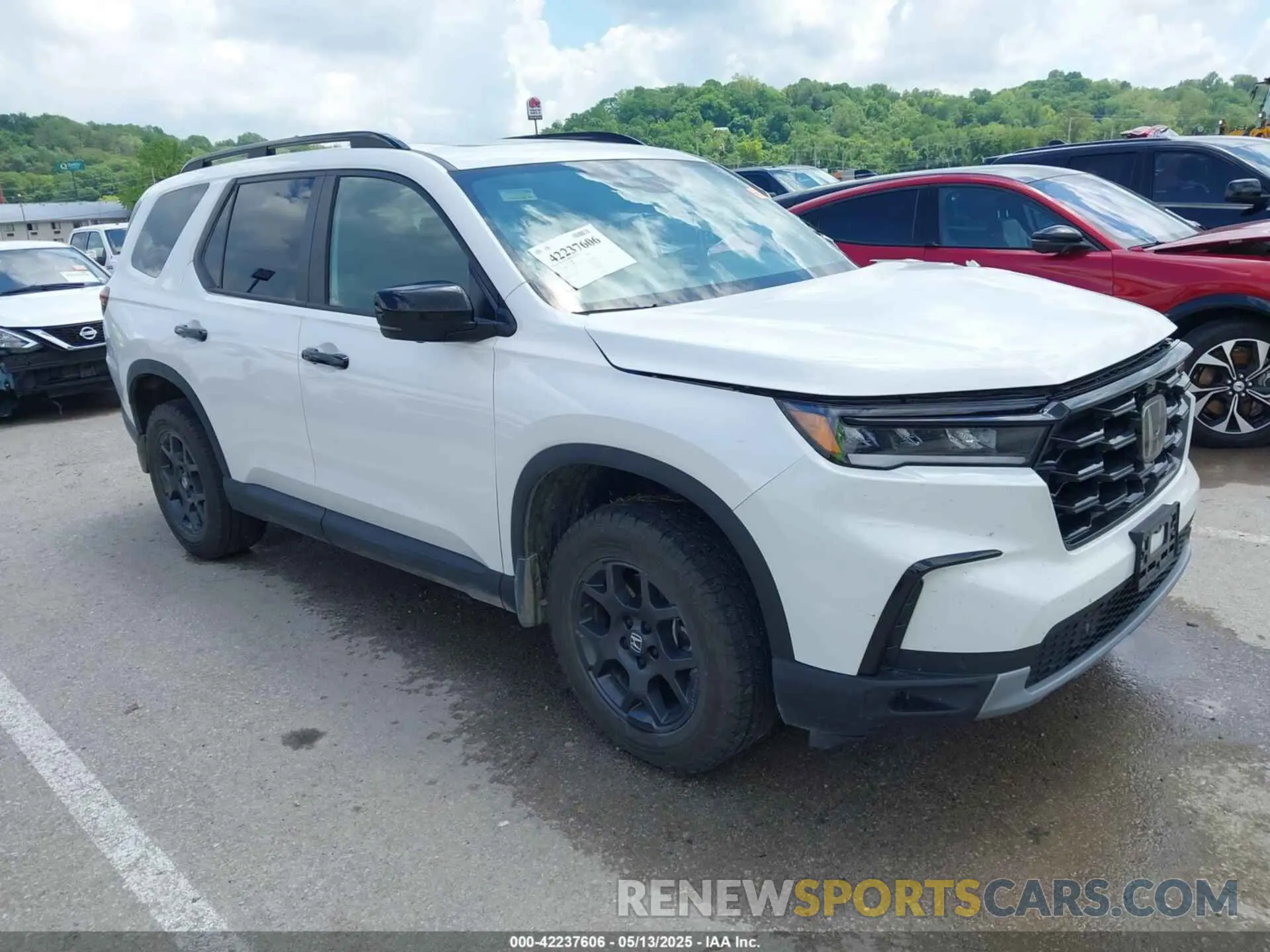 1 Photograph of a damaged car 5FNYG1H6XRB004763 HONDA PILOT 2024