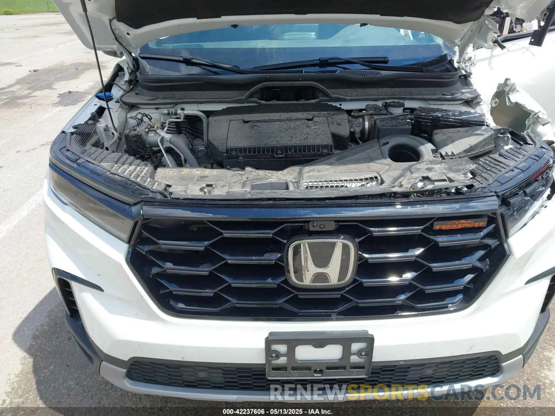 10 Photograph of a damaged car 5FNYG1H6XRB004763 HONDA PILOT 2024