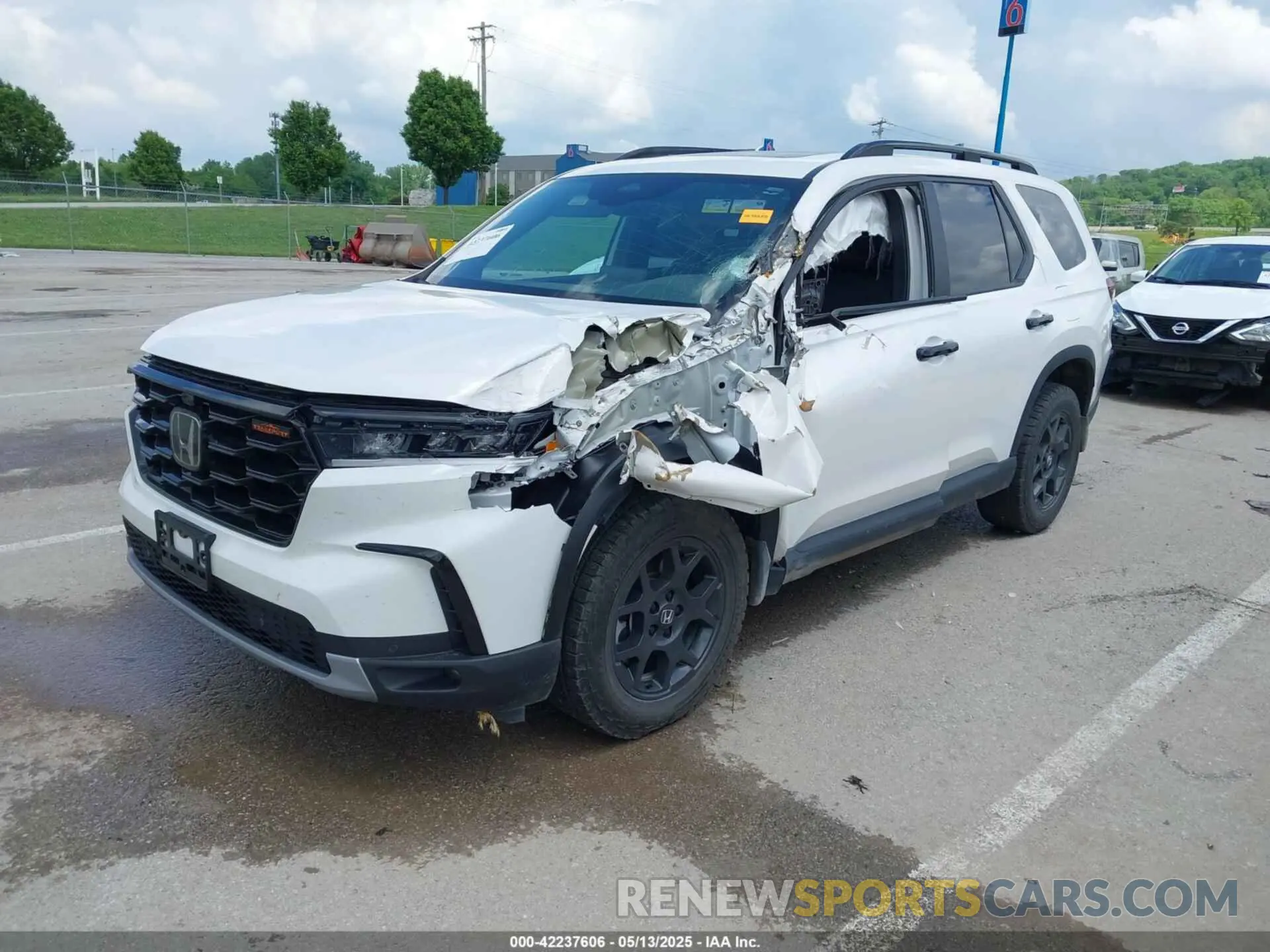 2 Photograph of a damaged car 5FNYG1H6XRB004763 HONDA PILOT 2024