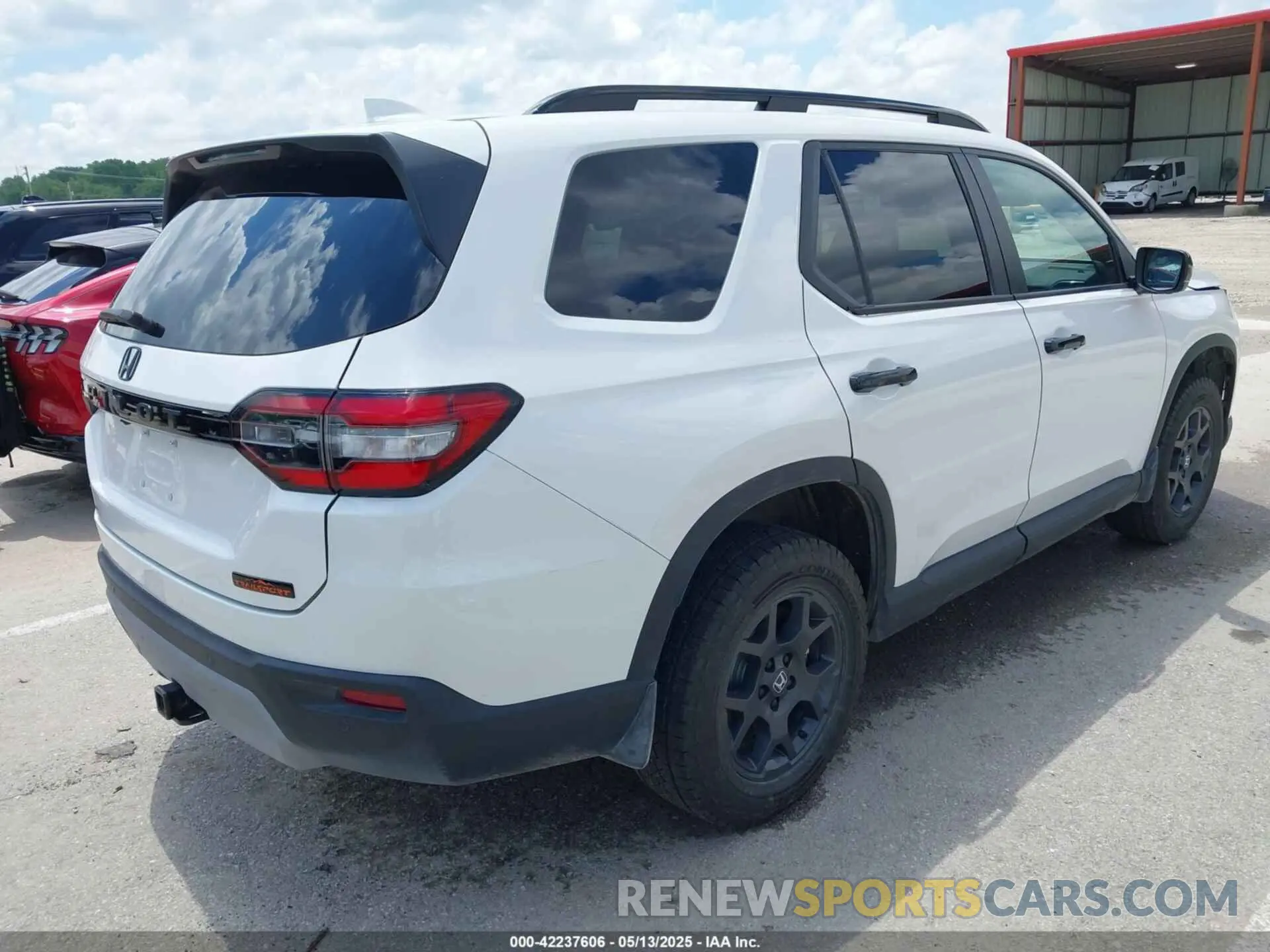 4 Photograph of a damaged car 5FNYG1H6XRB004763 HONDA PILOT 2024