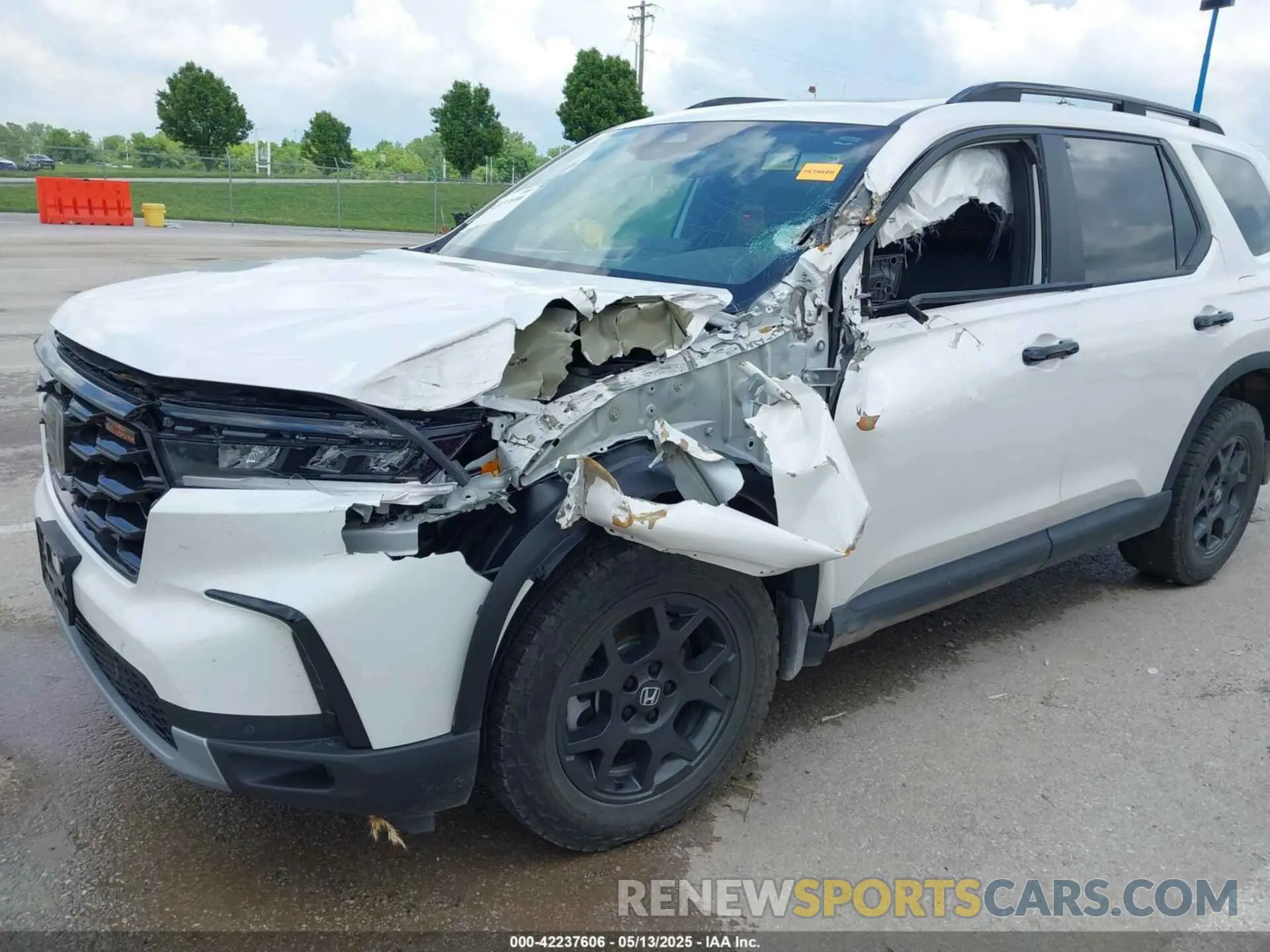 6 Photograph of a damaged car 5FNYG1H6XRB004763 HONDA PILOT 2024