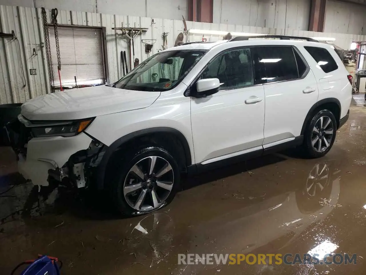 1 Photograph of a damaged car 5FNYG1H70RB008992 HONDA PILOT 2024