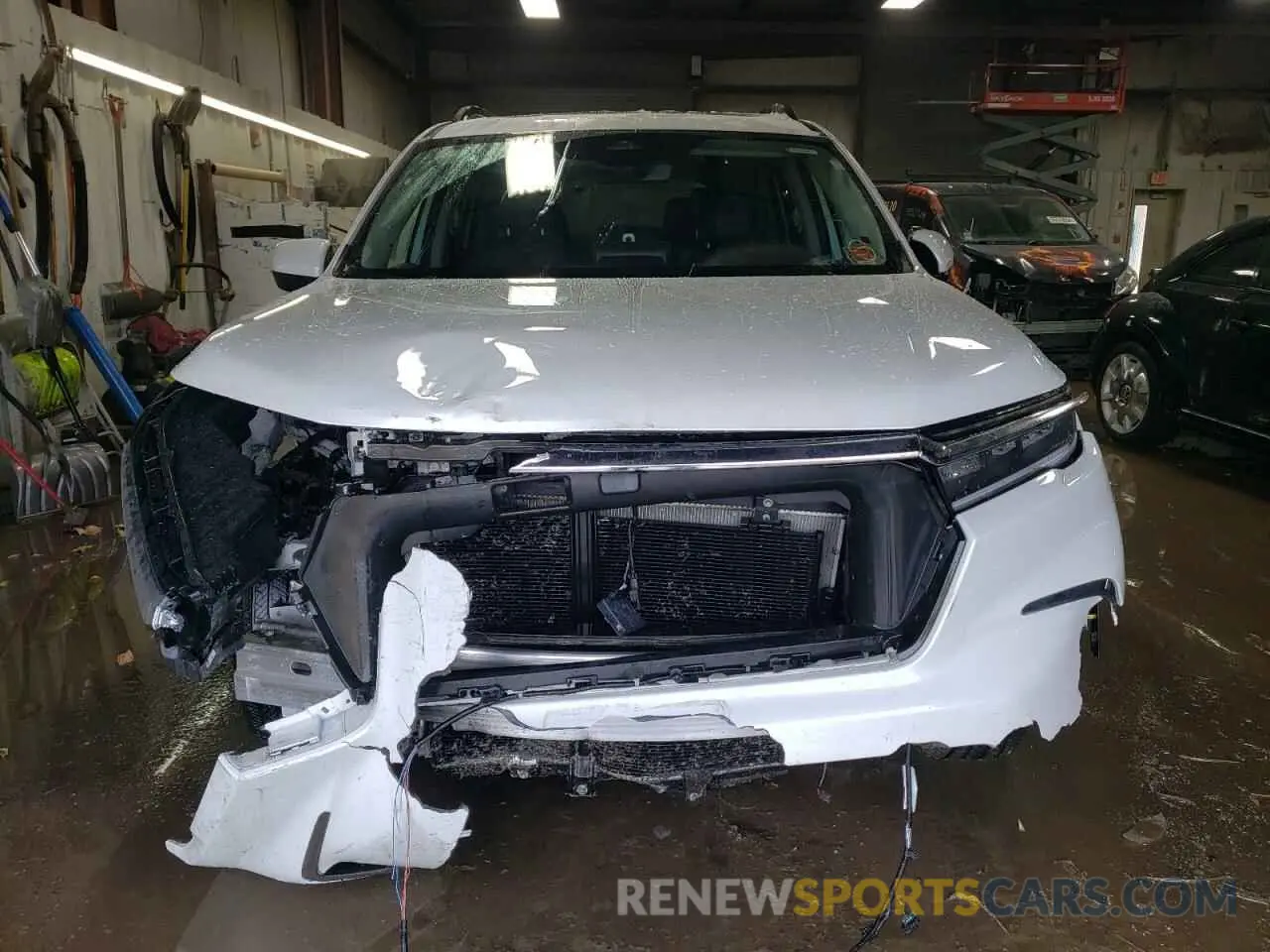 5 Photograph of a damaged car 5FNYG1H70RB008992 HONDA PILOT 2024