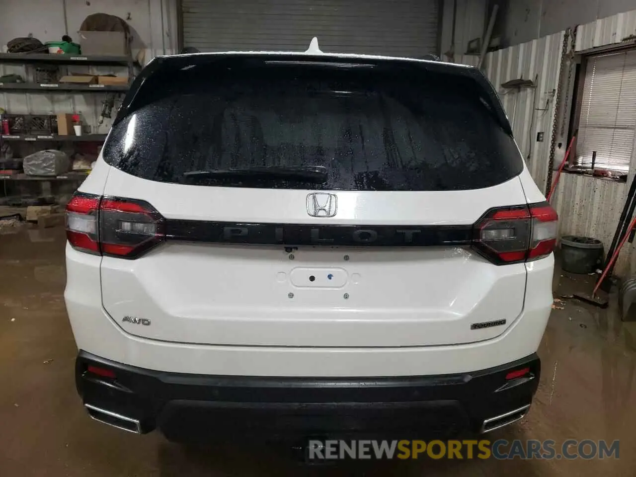 6 Photograph of a damaged car 5FNYG1H70RB008992 HONDA PILOT 2024