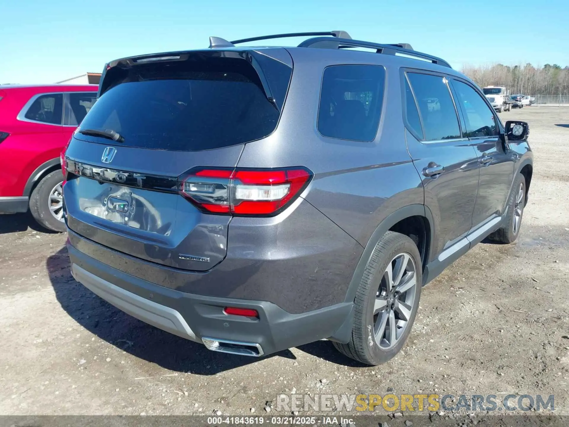4 Photograph of a damaged car 5FNYG1H70RB025789 HONDA PILOT 2024