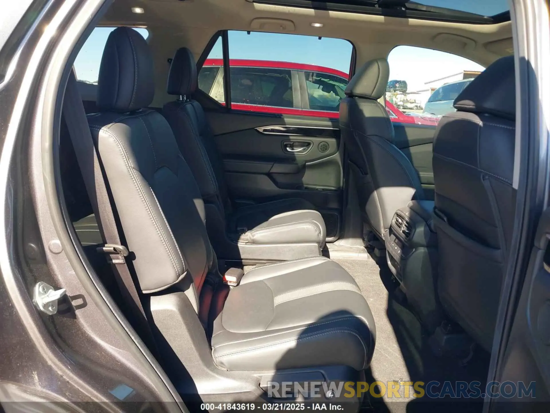 8 Photograph of a damaged car 5FNYG1H70RB025789 HONDA PILOT 2024