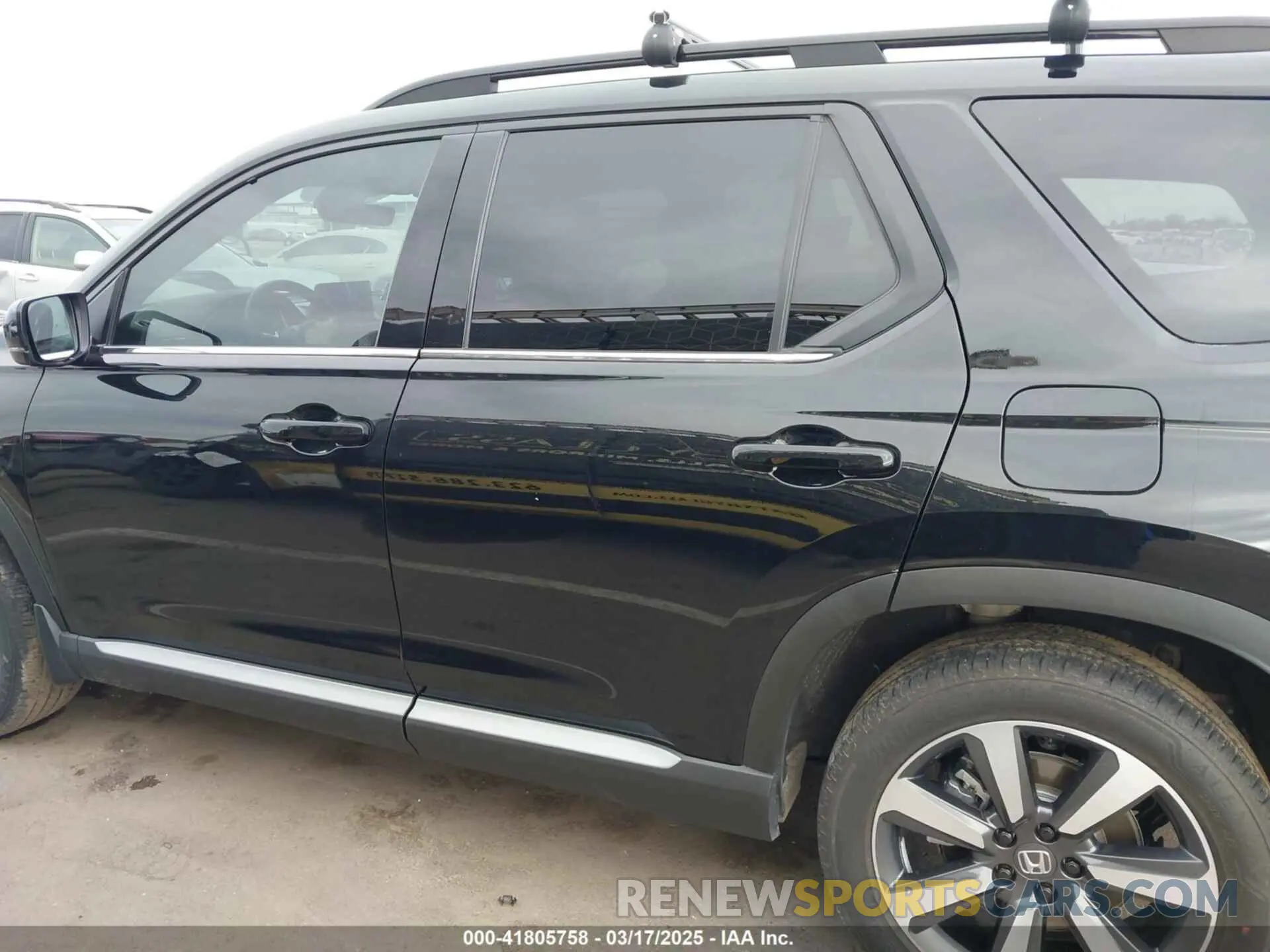 14 Photograph of a damaged car 5FNYG1H70RB032368 HONDA PILOT 2024