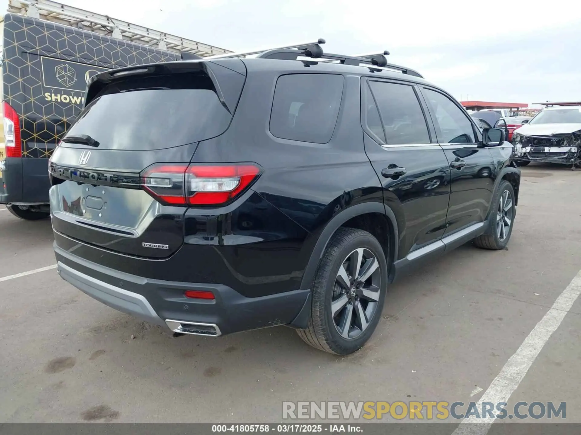 4 Photograph of a damaged car 5FNYG1H70RB032368 HONDA PILOT 2024