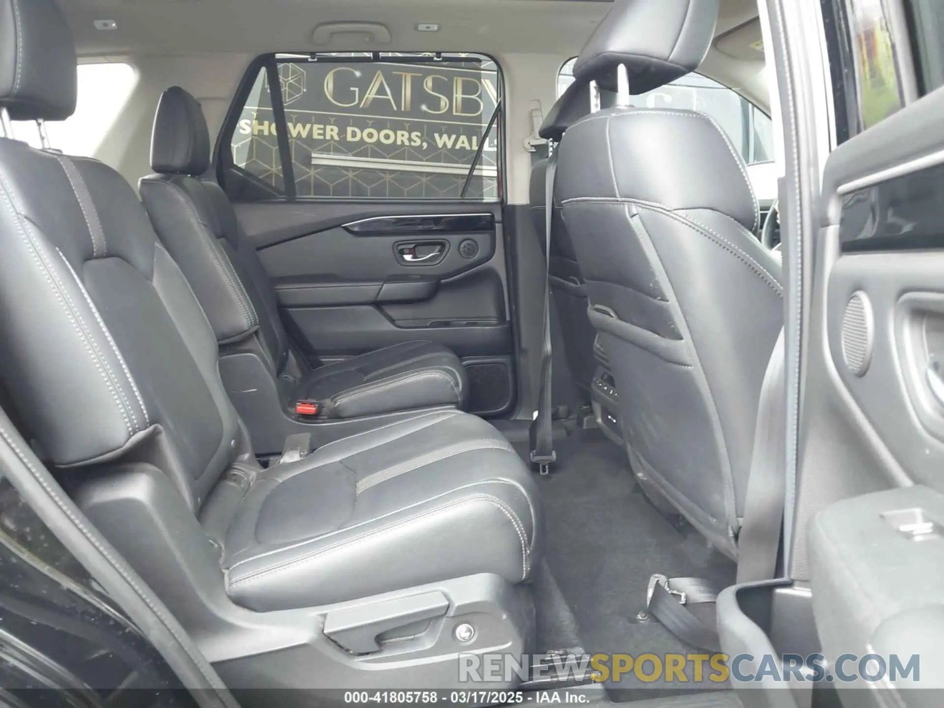 8 Photograph of a damaged car 5FNYG1H70RB032368 HONDA PILOT 2024