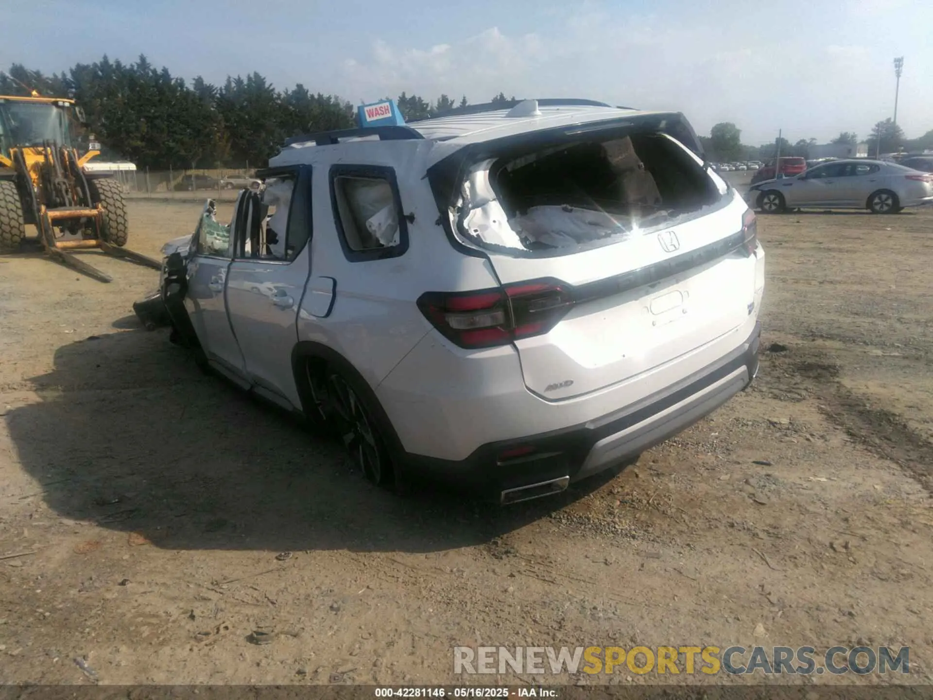 3 Photograph of a damaged car 5FNYG1H70RB038106 HONDA PILOT 2024