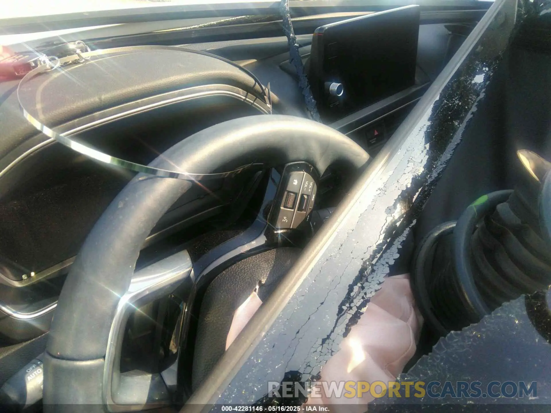 5 Photograph of a damaged car 5FNYG1H70RB038106 HONDA PILOT 2024