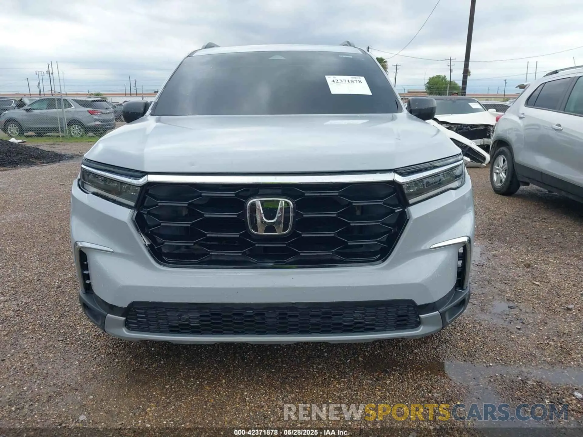 11 Photograph of a damaged car 5FNYG1H71RB005034 HONDA PILOT 2024