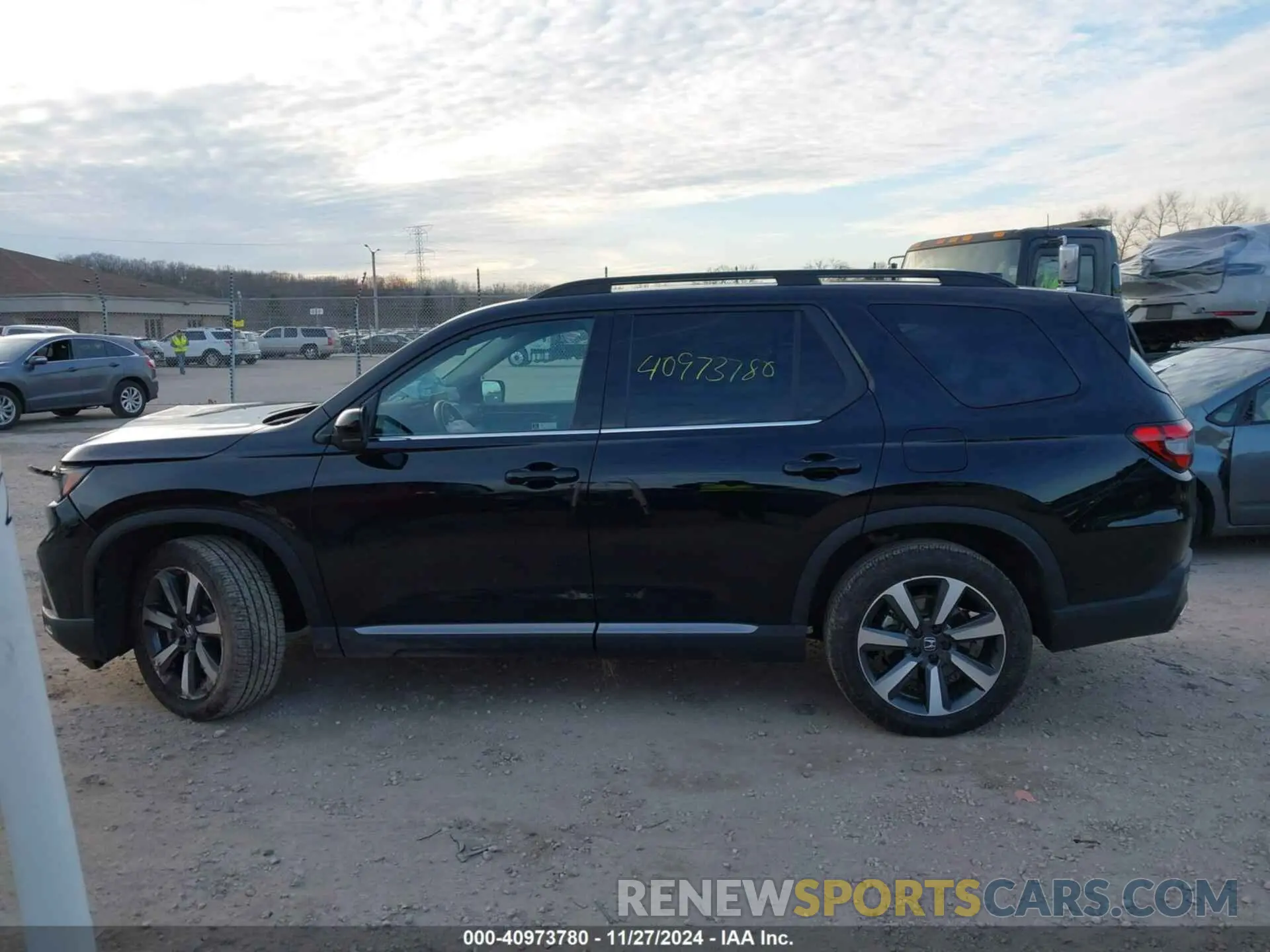 14 Photograph of a damaged car 5FNYG1H72RB007519 HONDA PILOT 2024