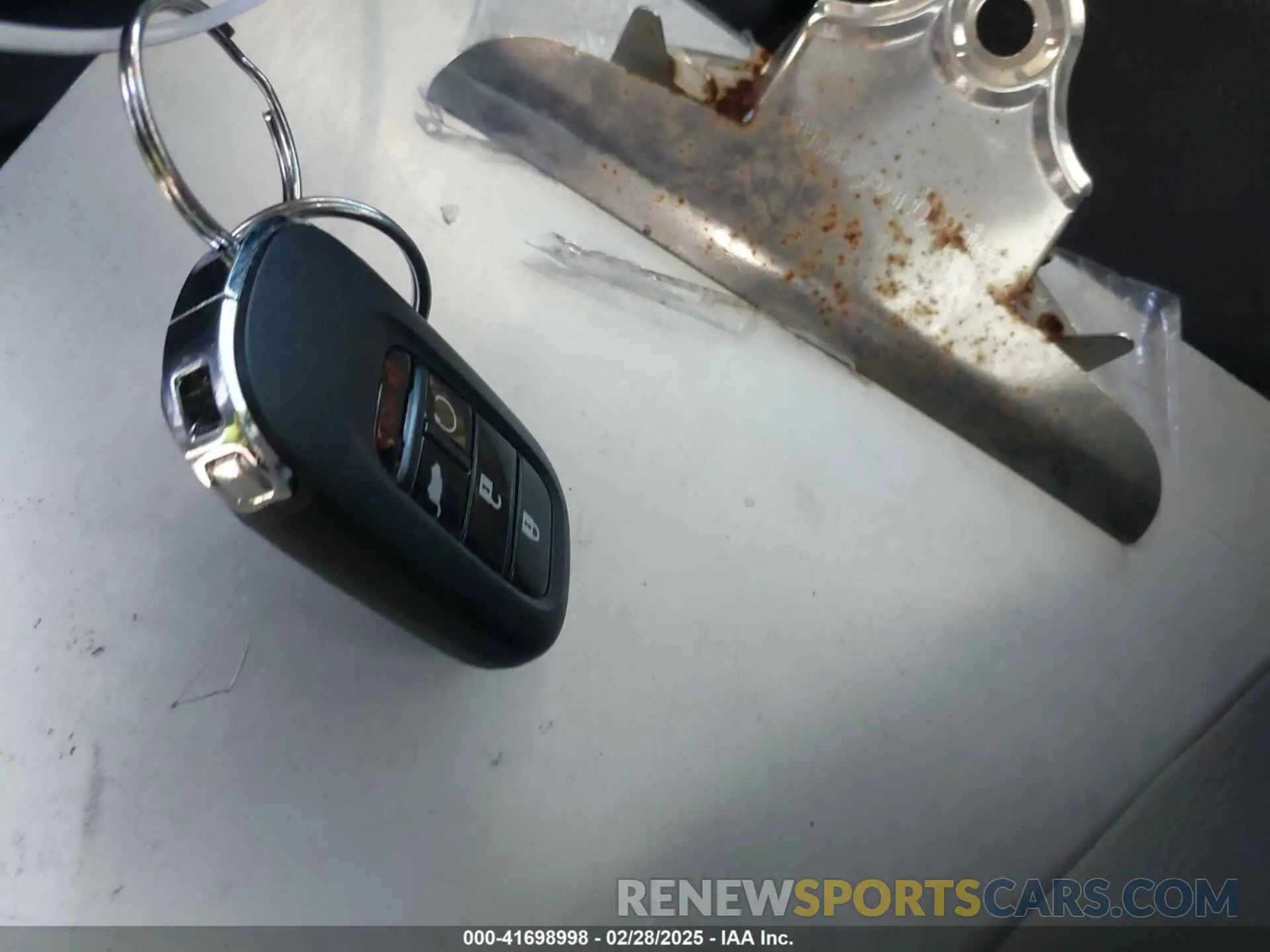 11 Photograph of a damaged car 5FNYG1H74RB020112 HONDA PILOT 2024