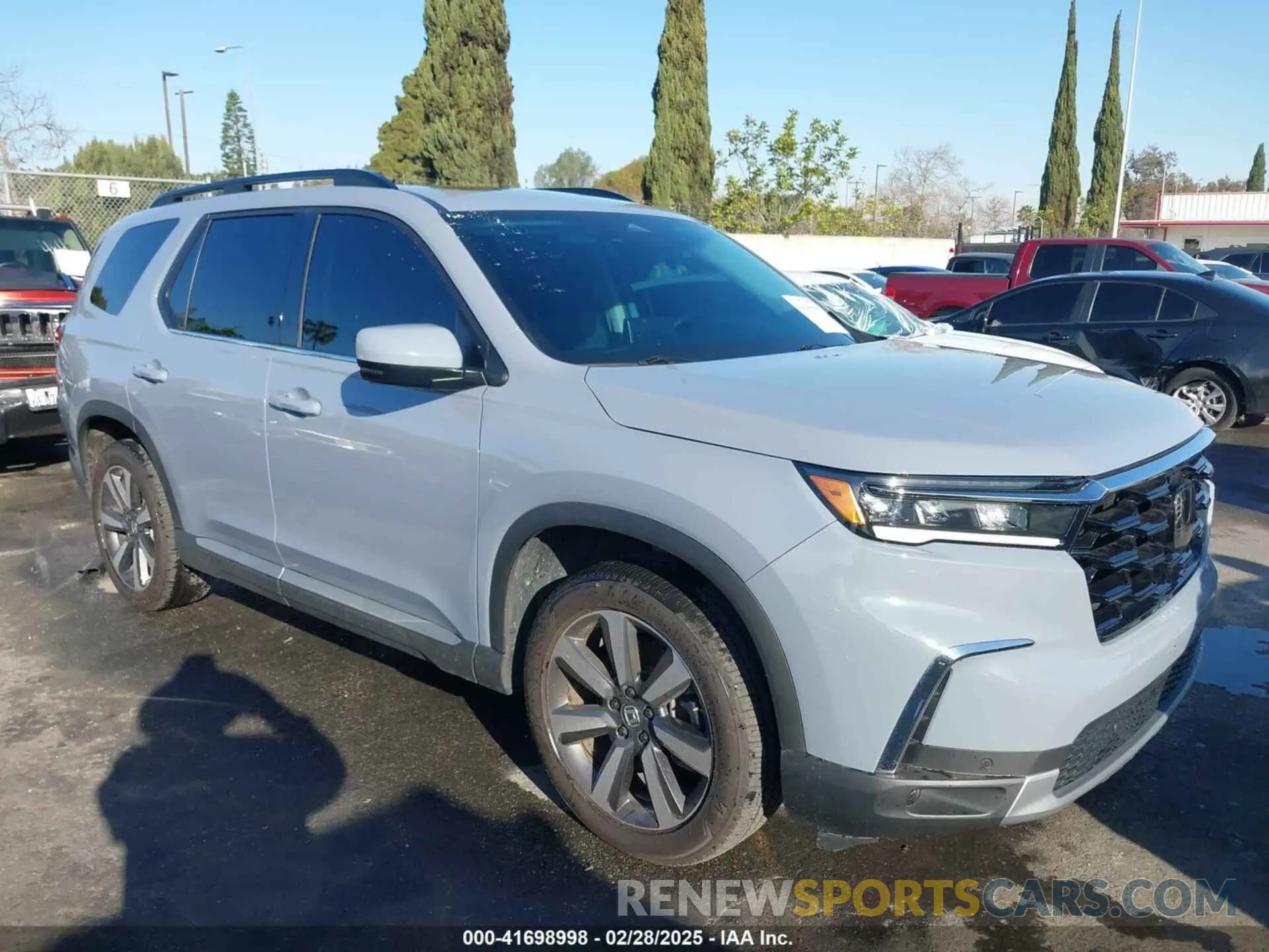 13 Photograph of a damaged car 5FNYG1H74RB020112 HONDA PILOT 2024