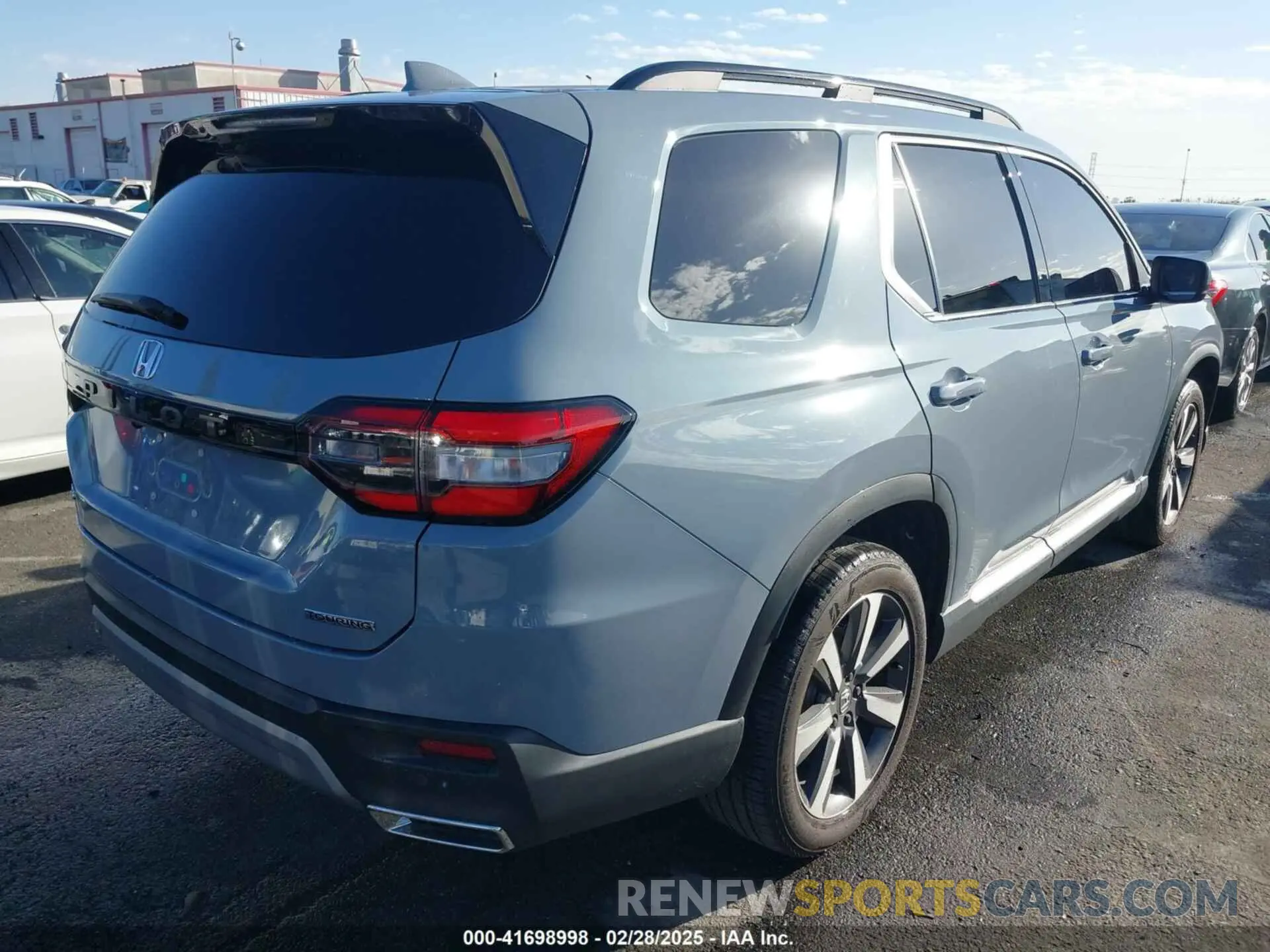 4 Photograph of a damaged car 5FNYG1H74RB020112 HONDA PILOT 2024