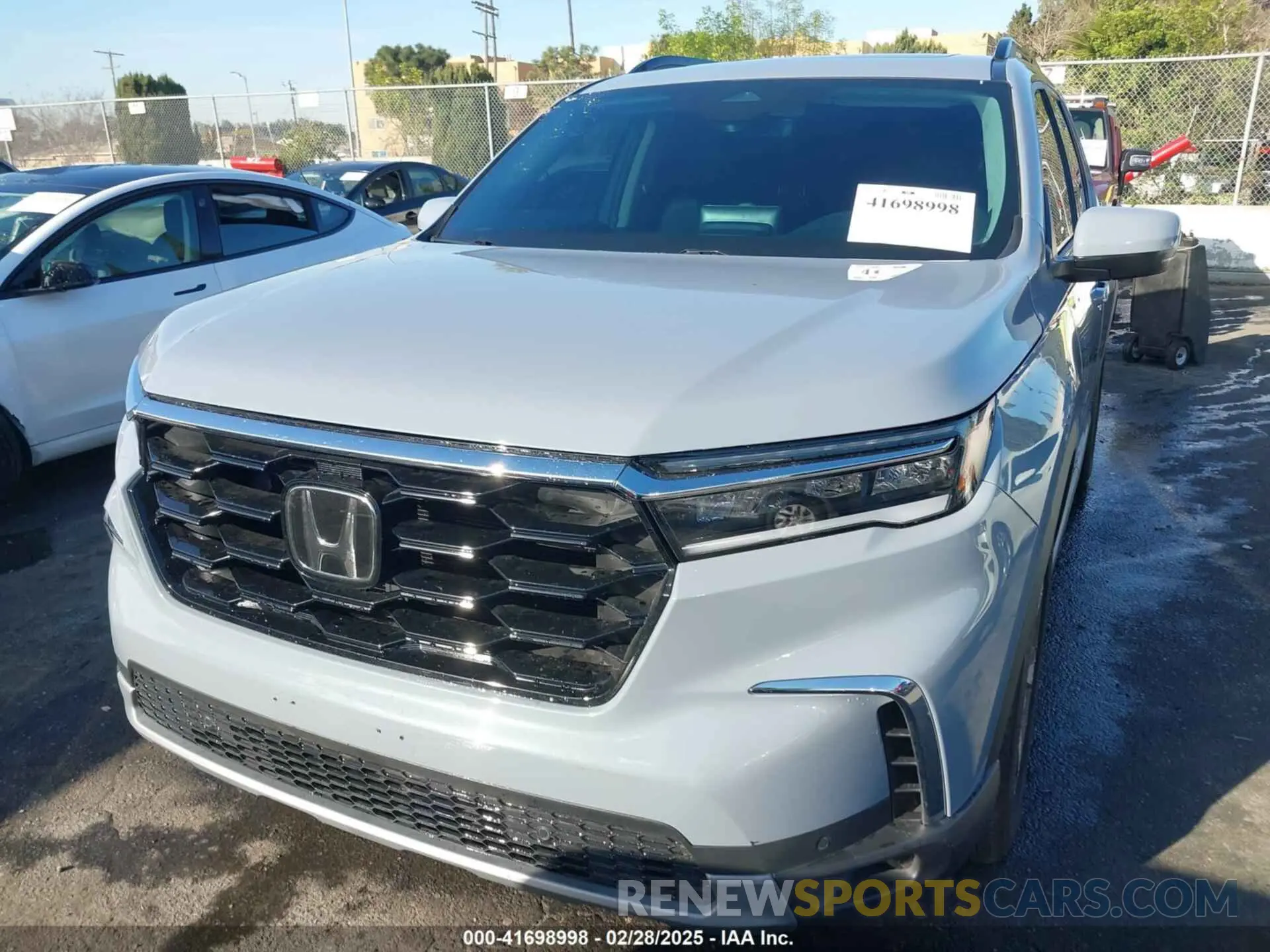 6 Photograph of a damaged car 5FNYG1H74RB020112 HONDA PILOT 2024
