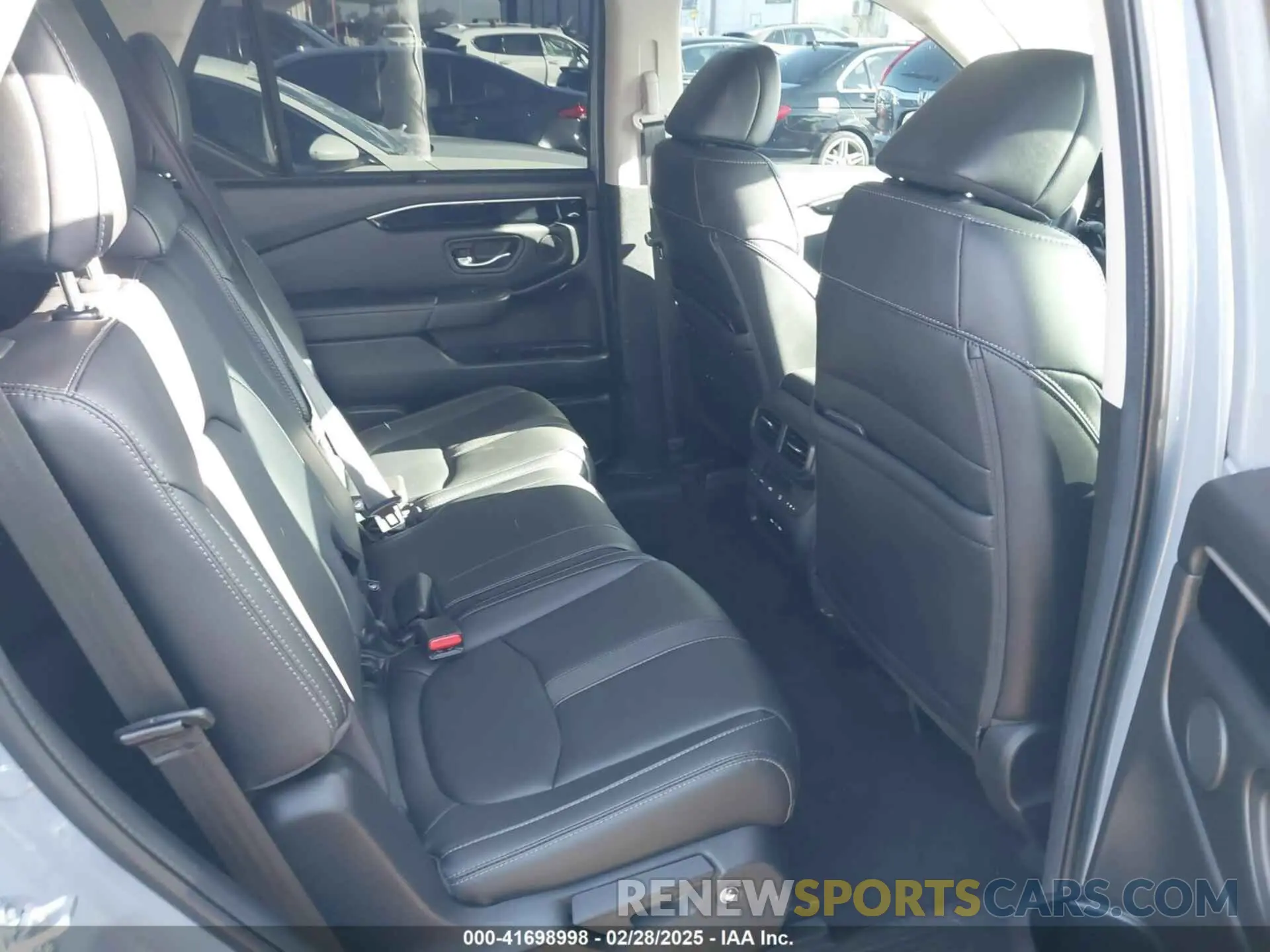 8 Photograph of a damaged car 5FNYG1H74RB020112 HONDA PILOT 2024