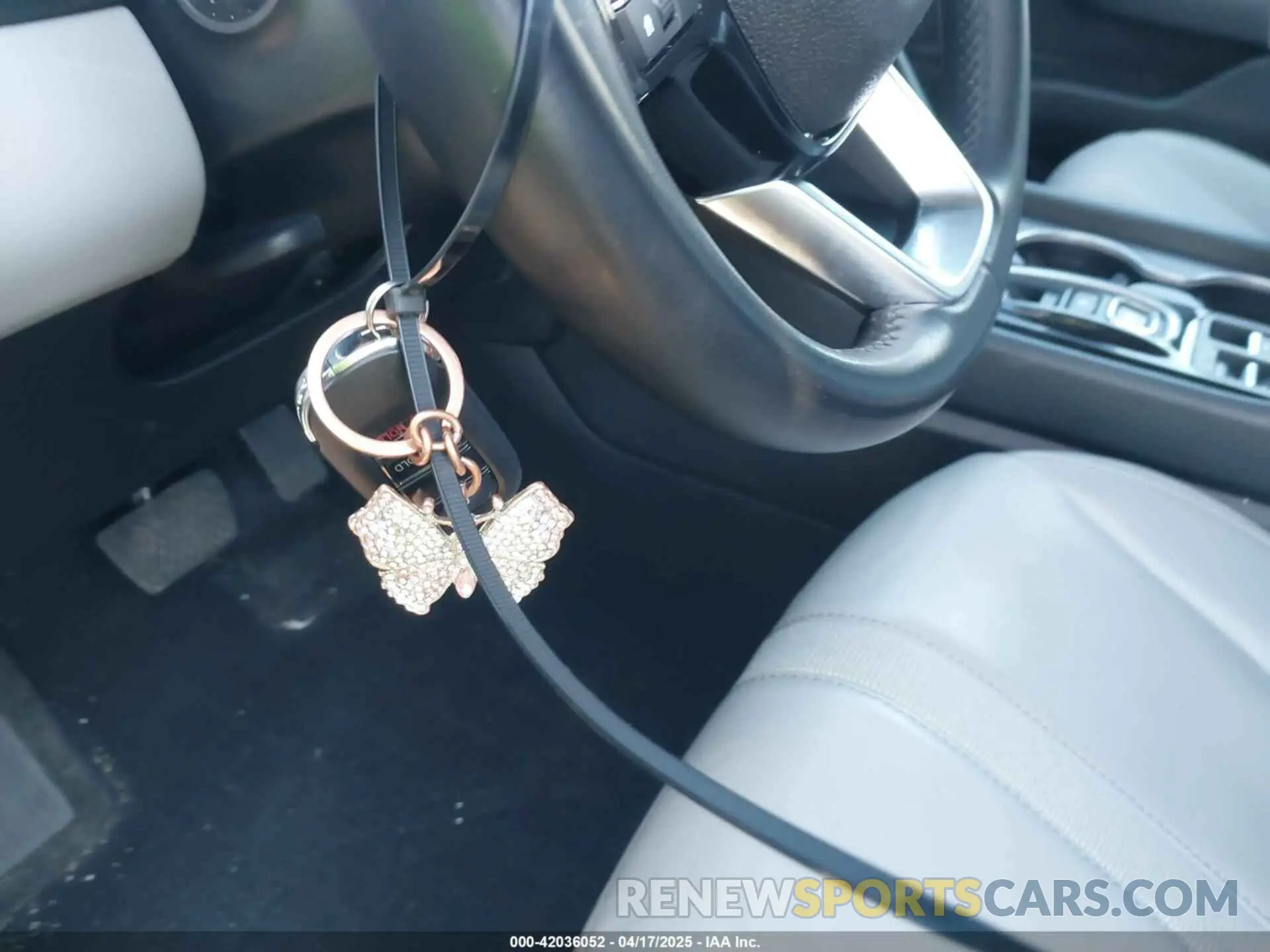 11 Photograph of a damaged car 5FNYG1H75RB014366 HONDA PILOT 2024