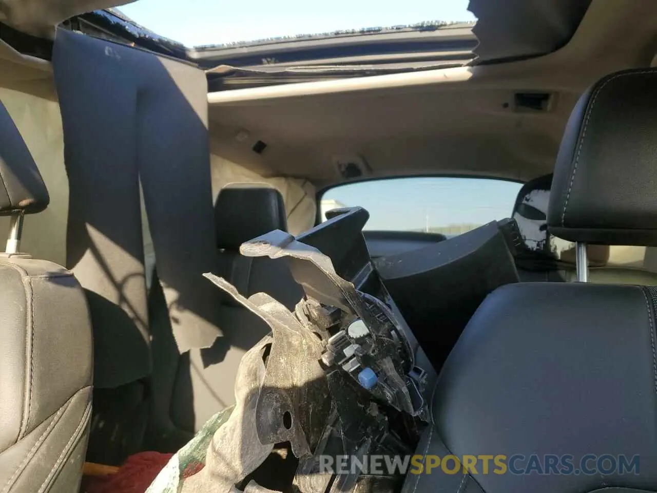 10 Photograph of a damaged car 5FNYG1H75RB047738 HONDA PILOT 2024