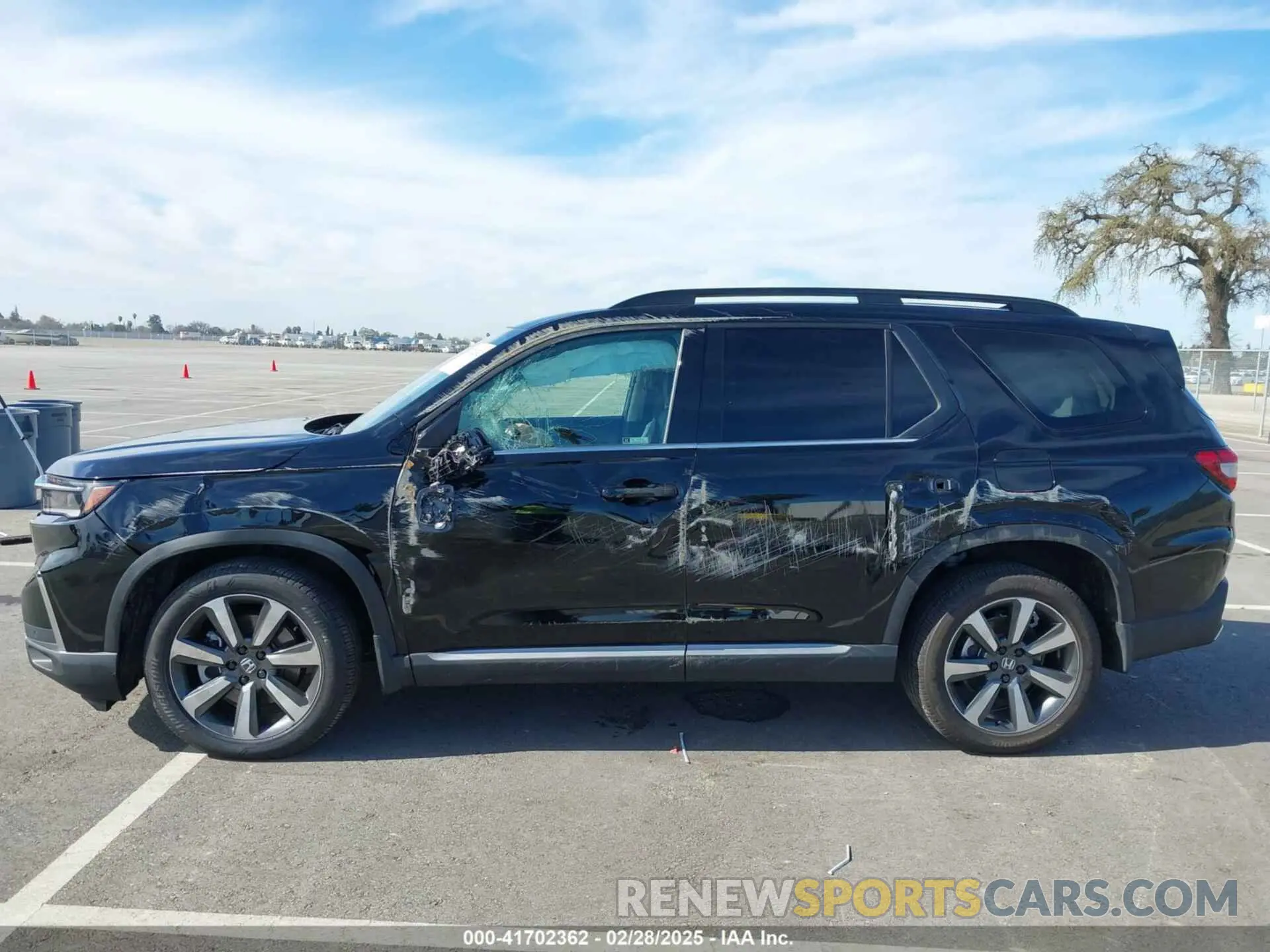 14 Photograph of a damaged car 5FNYG1H77RB043593 HONDA PILOT 2024