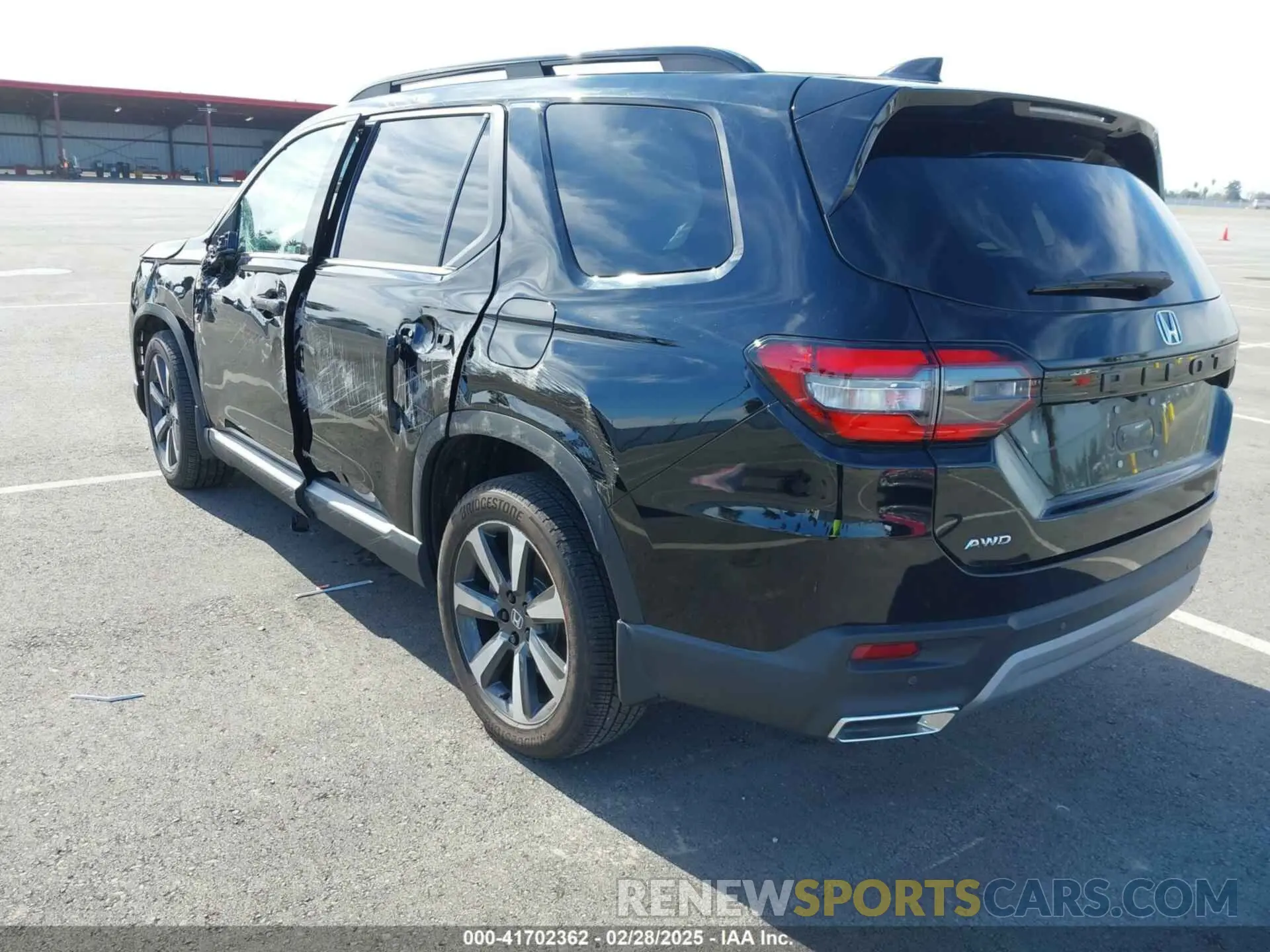3 Photograph of a damaged car 5FNYG1H77RB043593 HONDA PILOT 2024