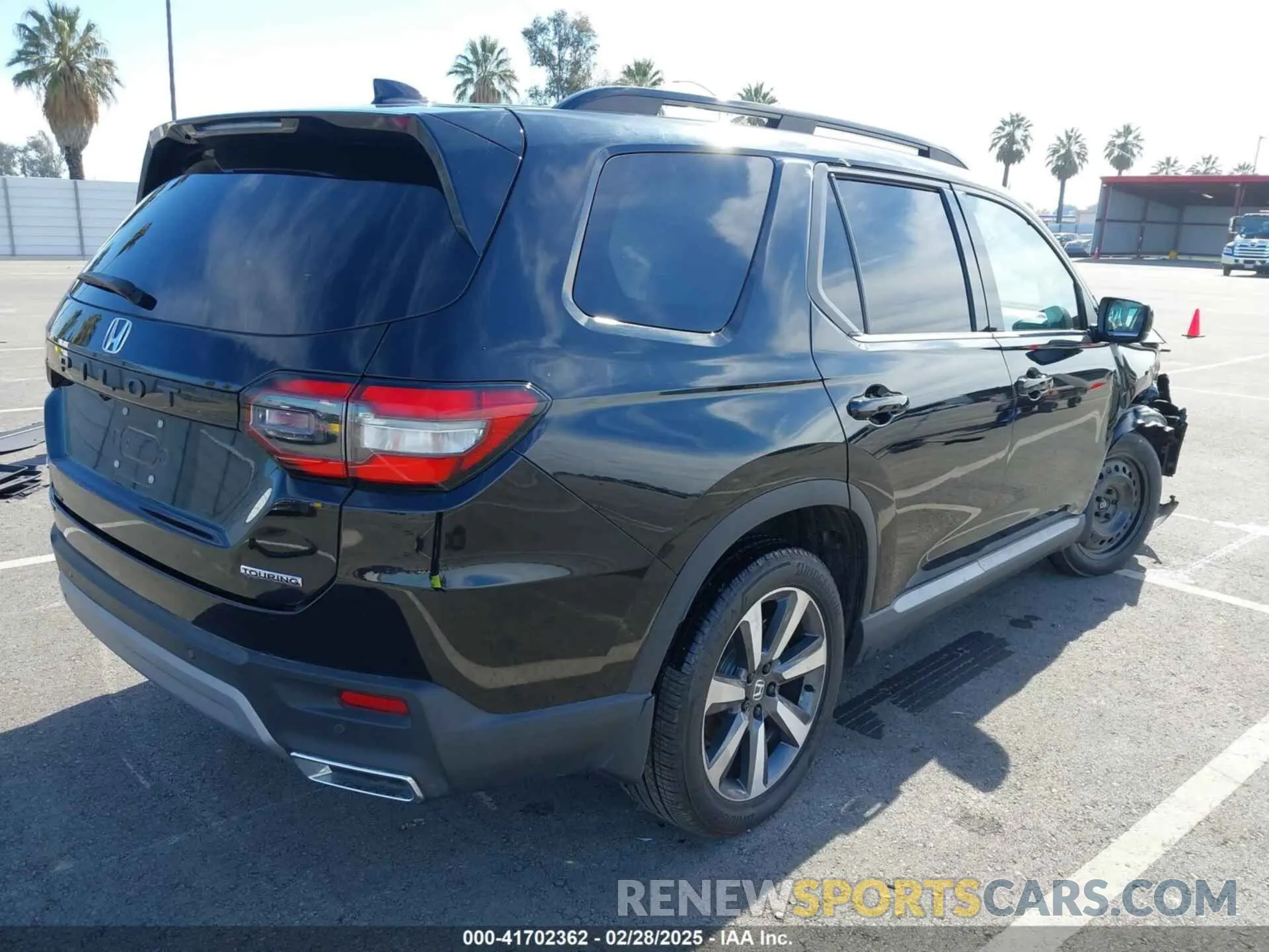 4 Photograph of a damaged car 5FNYG1H77RB043593 HONDA PILOT 2024