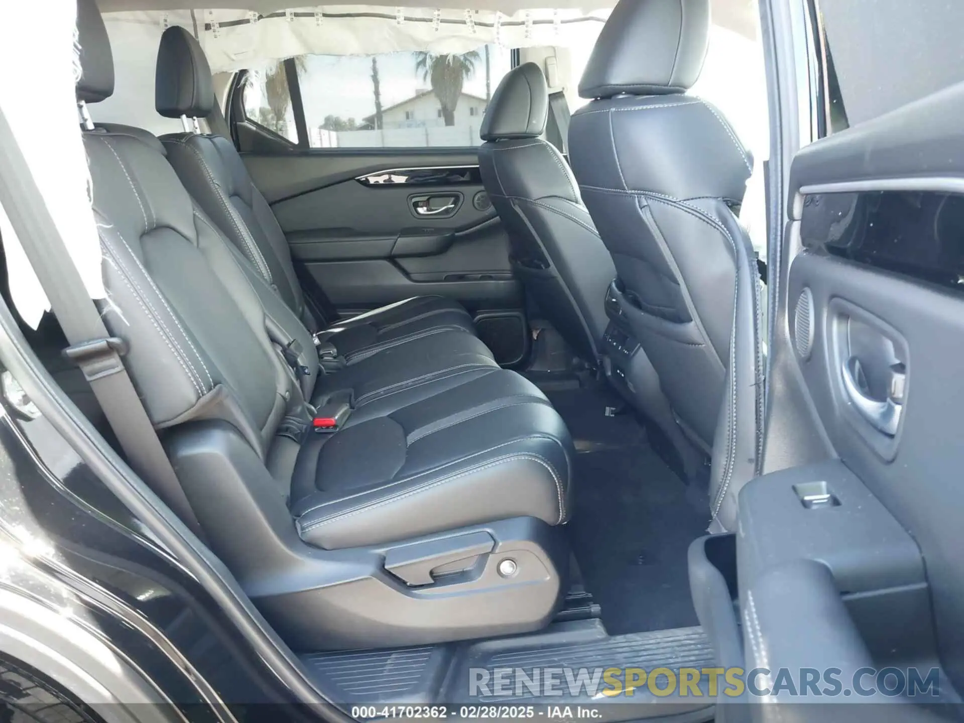 8 Photograph of a damaged car 5FNYG1H77RB043593 HONDA PILOT 2024