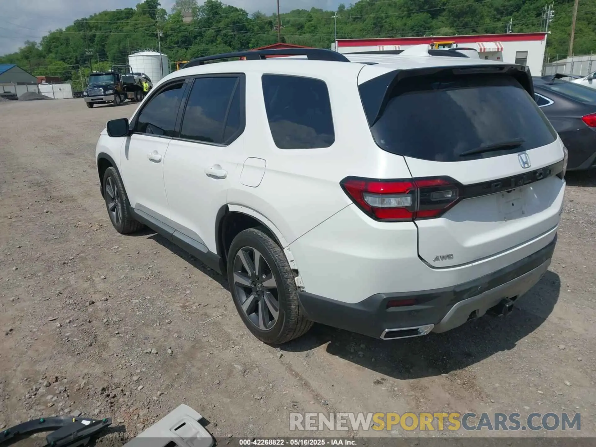 3 Photograph of a damaged car 5FNYG1H78RB018475 HONDA PILOT 2024