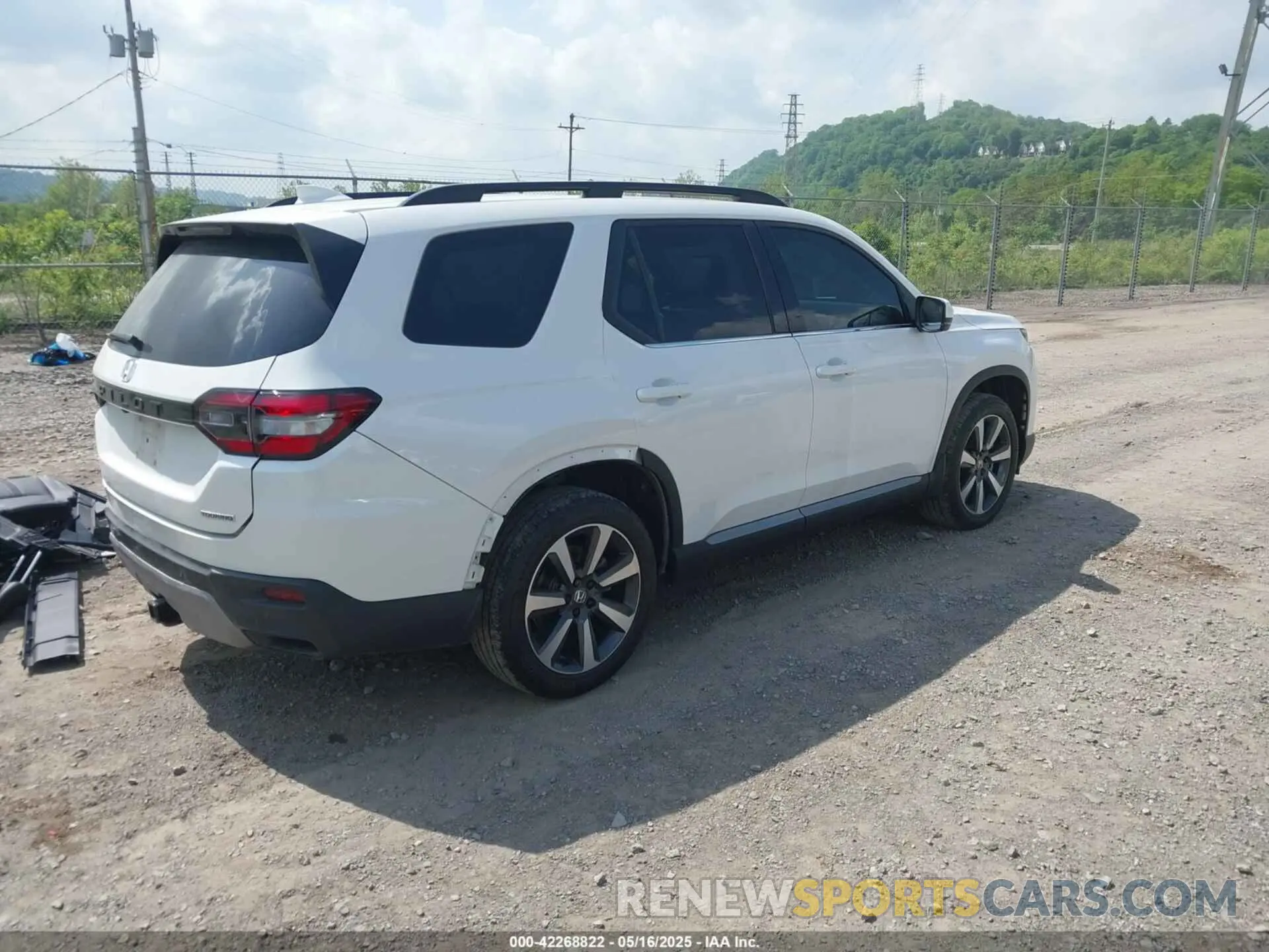 4 Photograph of a damaged car 5FNYG1H78RB018475 HONDA PILOT 2024