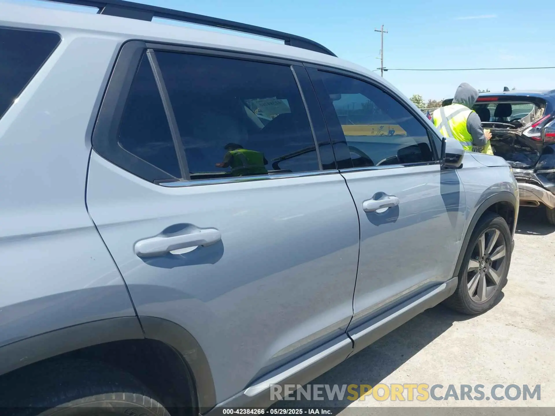 14 Photograph of a damaged car 5FNYG1H78RB039729 HONDA PILOT 2024