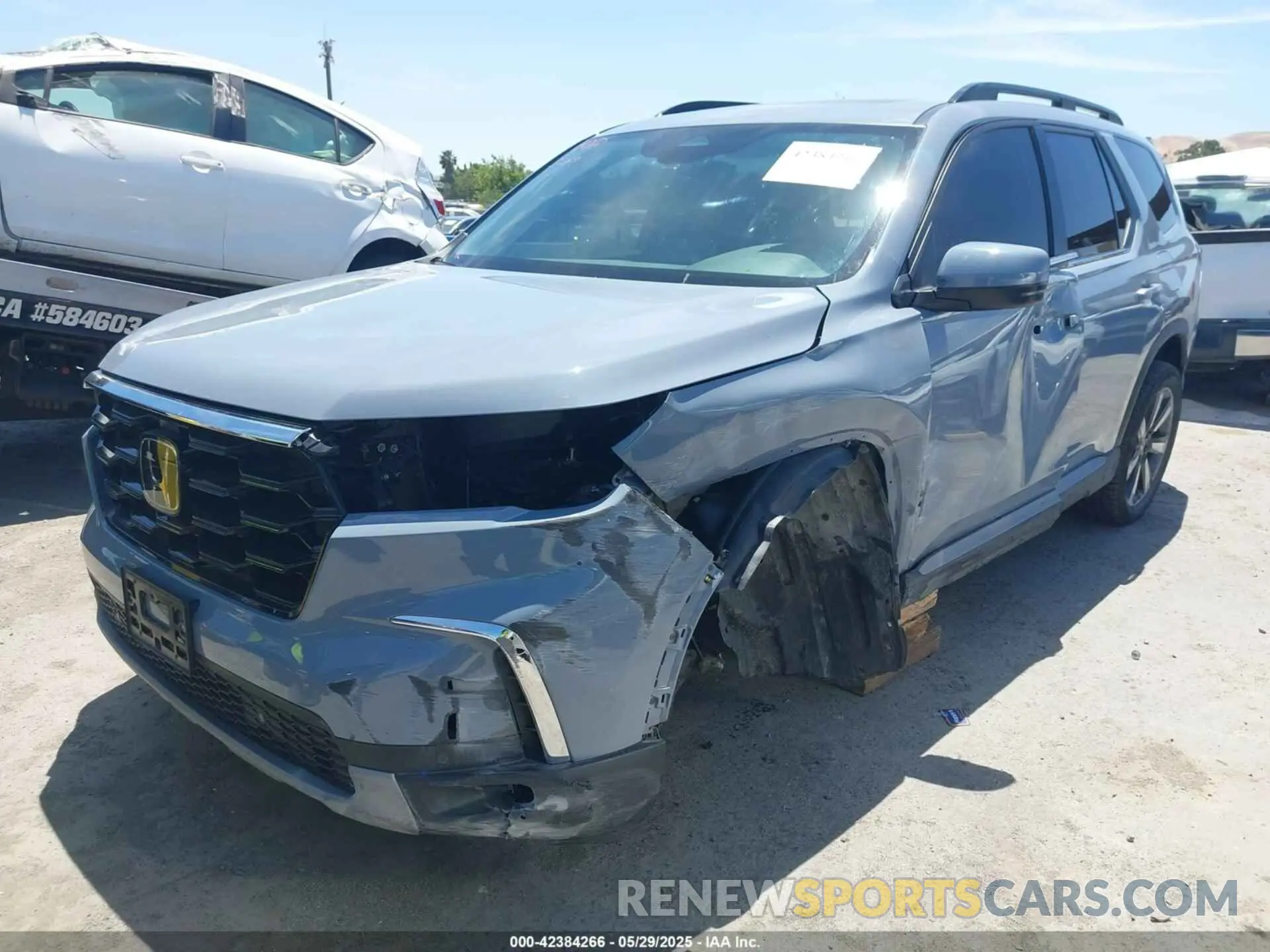 2 Photograph of a damaged car 5FNYG1H78RB039729 HONDA PILOT 2024