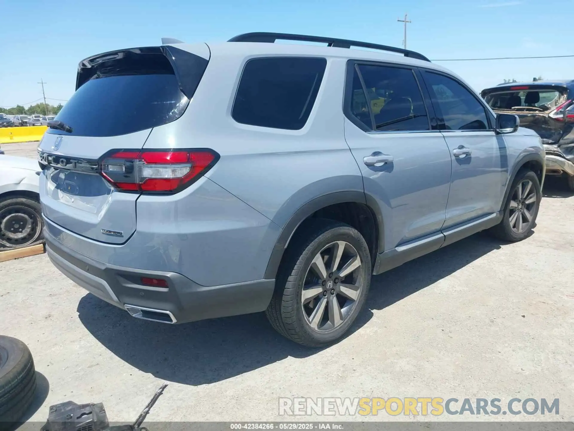 4 Photograph of a damaged car 5FNYG1H78RB039729 HONDA PILOT 2024