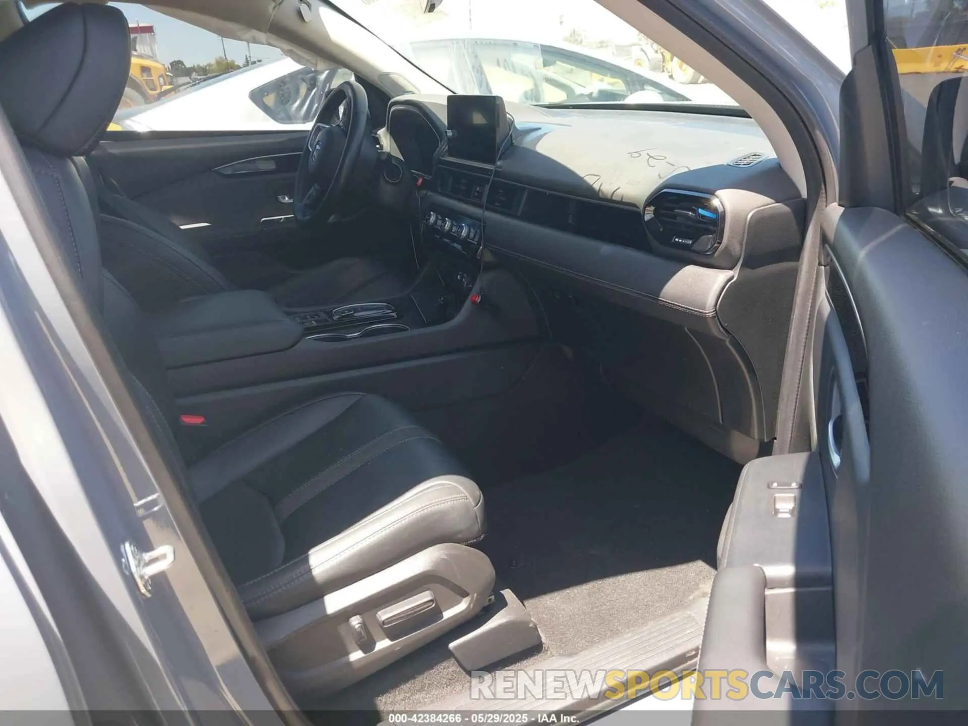 5 Photograph of a damaged car 5FNYG1H78RB039729 HONDA PILOT 2024