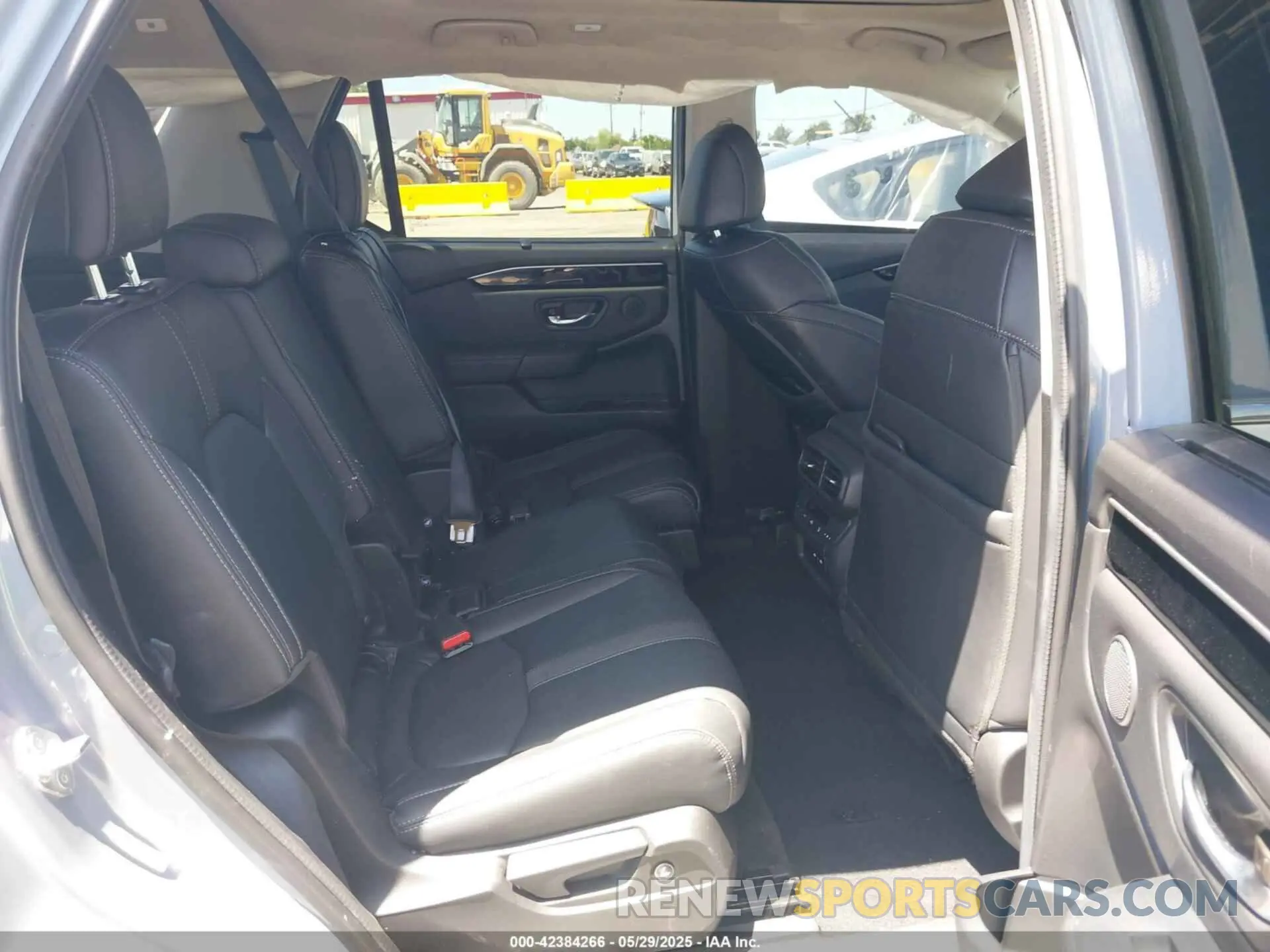 8 Photograph of a damaged car 5FNYG1H78RB039729 HONDA PILOT 2024