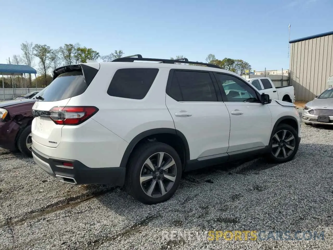 3 Photograph of a damaged car 5FNYG1H7XRB017067 HONDA PILOT 2024