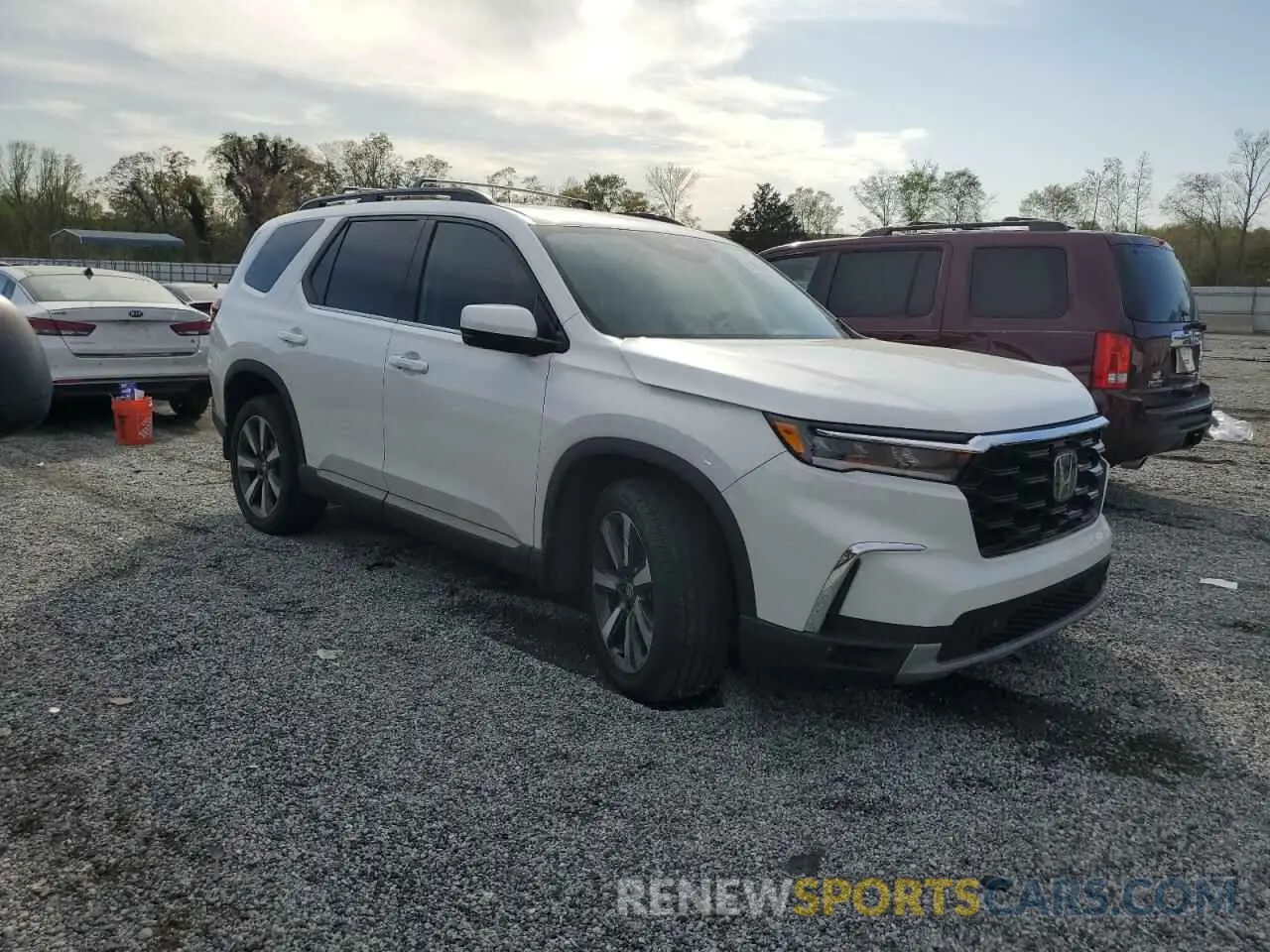 4 Photograph of a damaged car 5FNYG1H7XRB017067 HONDA PILOT 2024