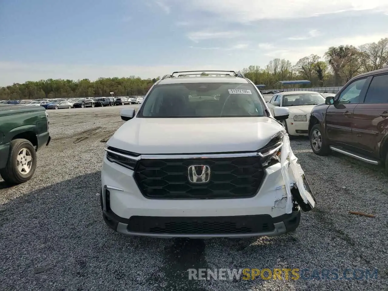 5 Photograph of a damaged car 5FNYG1H7XRB017067 HONDA PILOT 2024