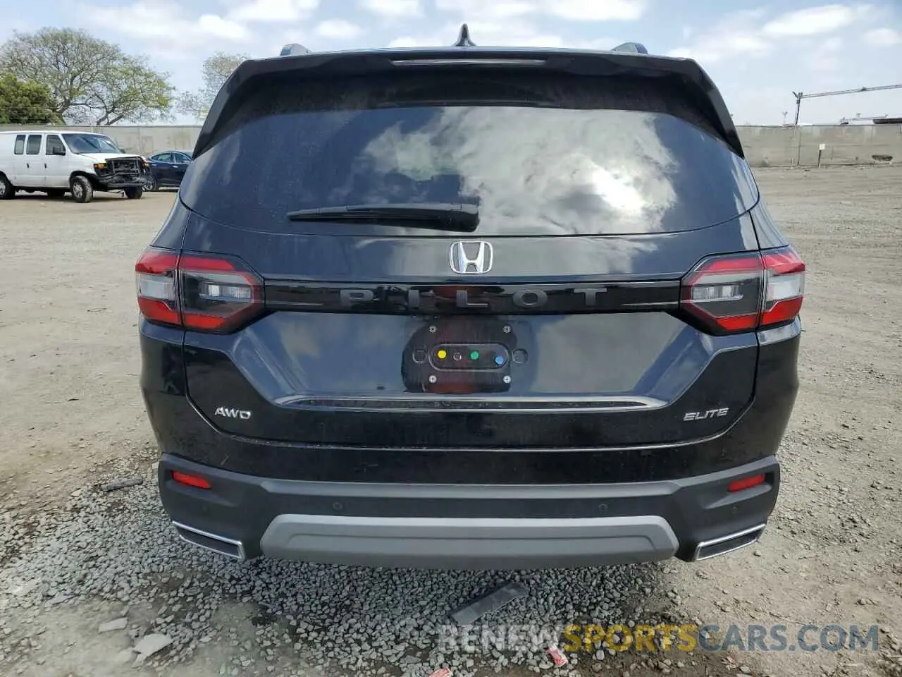 6 Photograph of a damaged car 5FNYG1H83RB016898 HONDA PILOT 2024